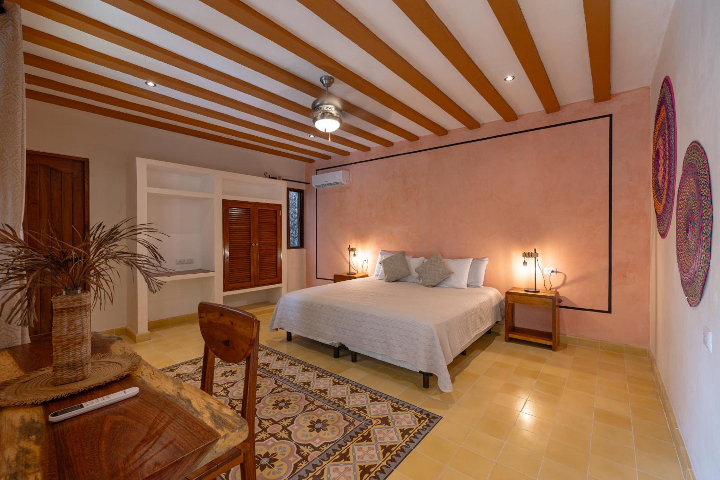 Standard King Room photo 1