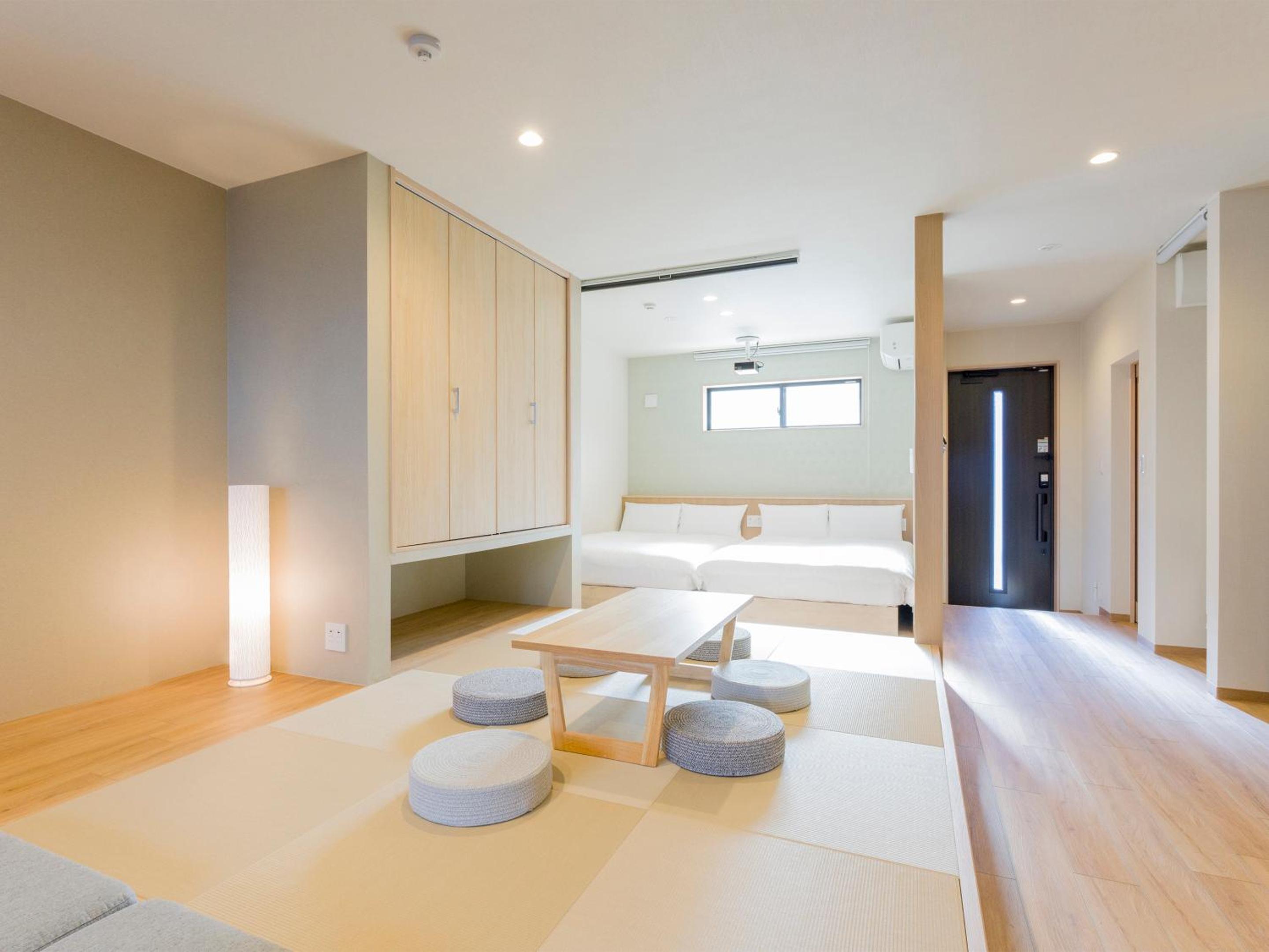 Room for 6 People - No Pets Allowed - Photo 3