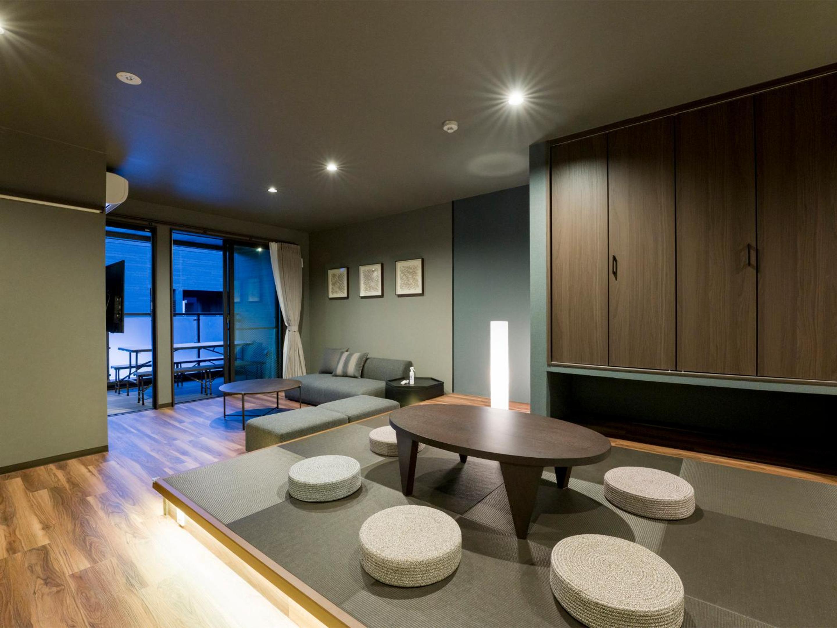 Room for 6 People - No Pets Allowed - Photo 2