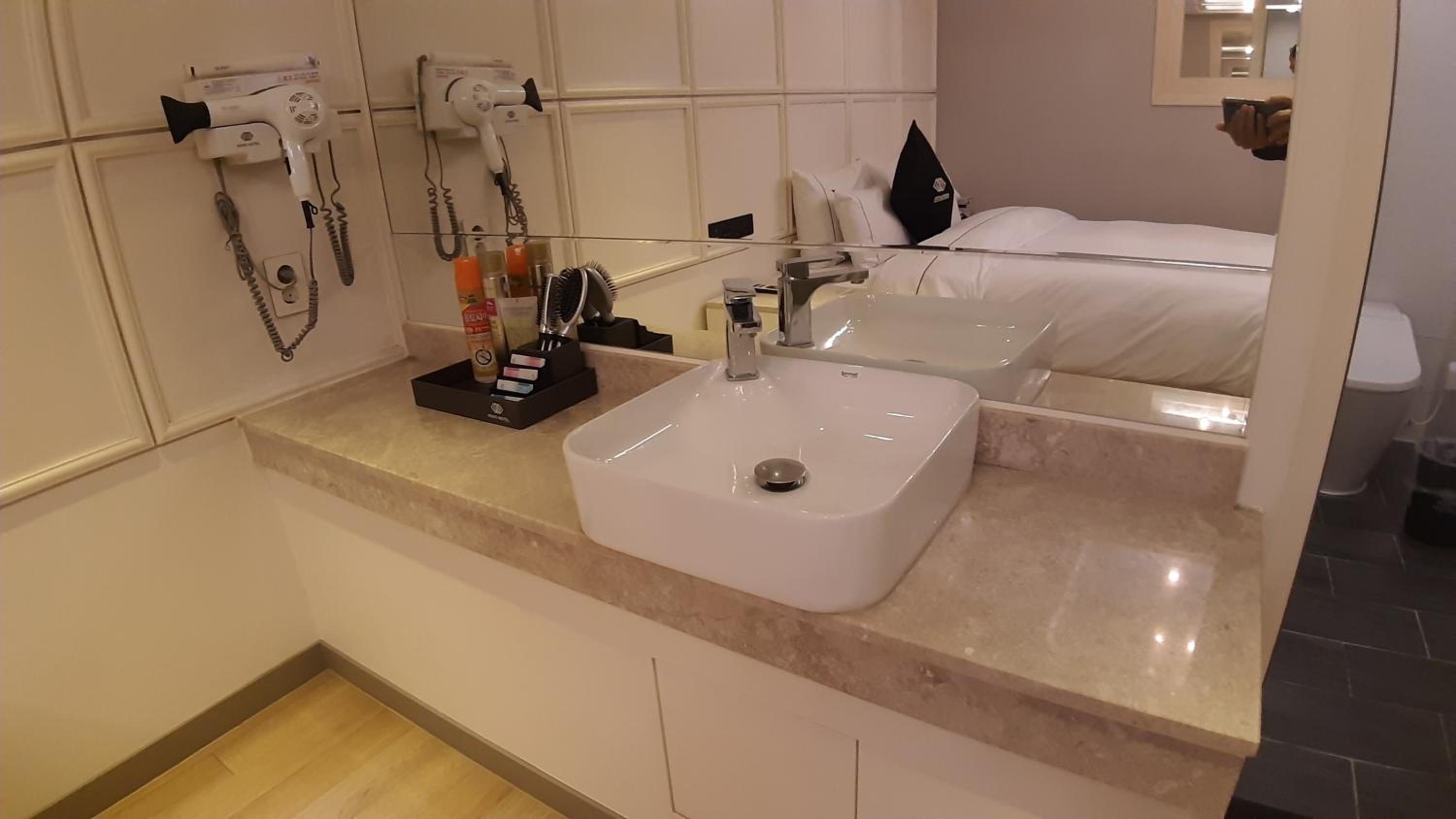 Double Room - Photo 7