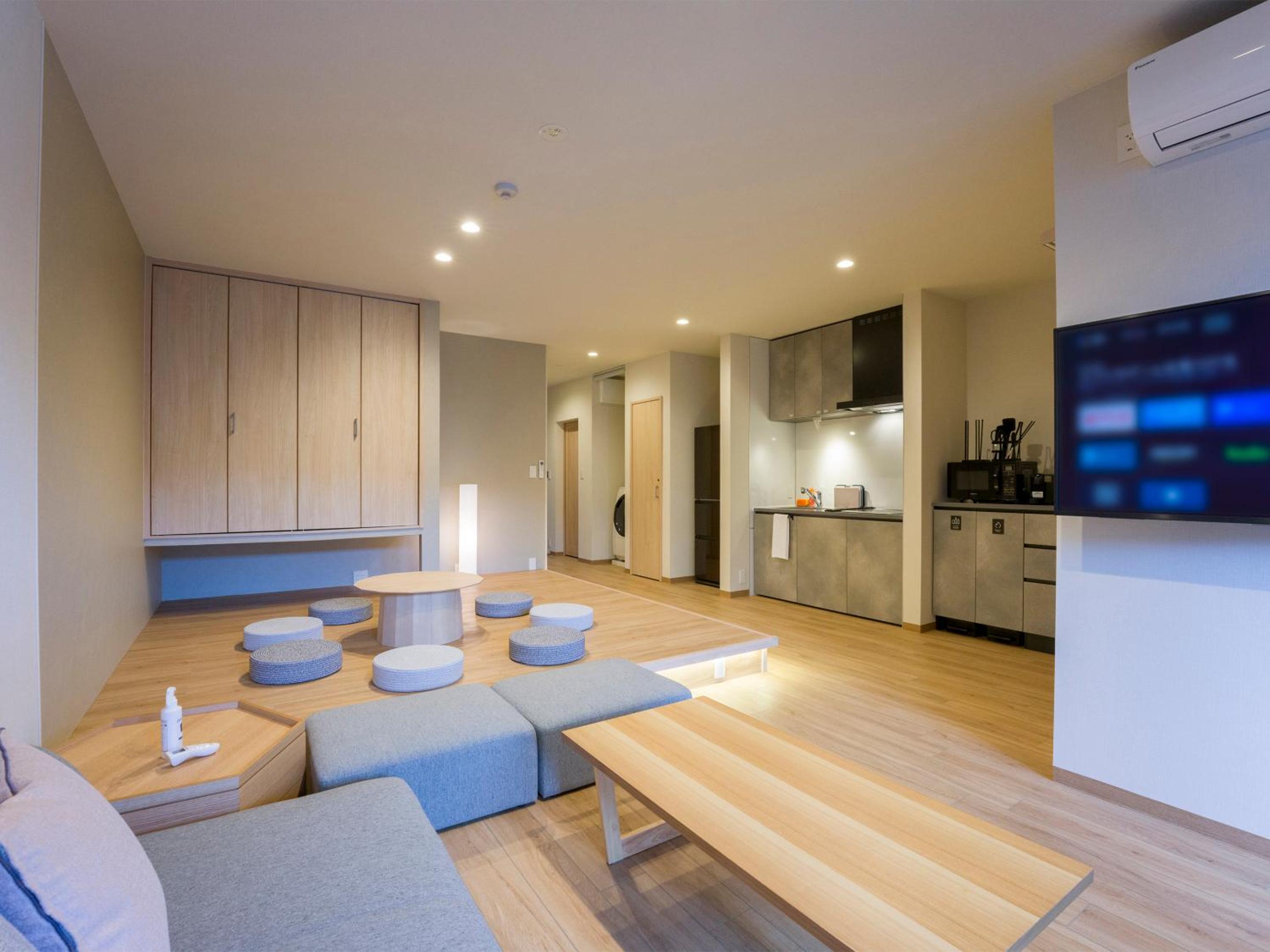 Room for 8 People - No Pets Allowed - Photo 10