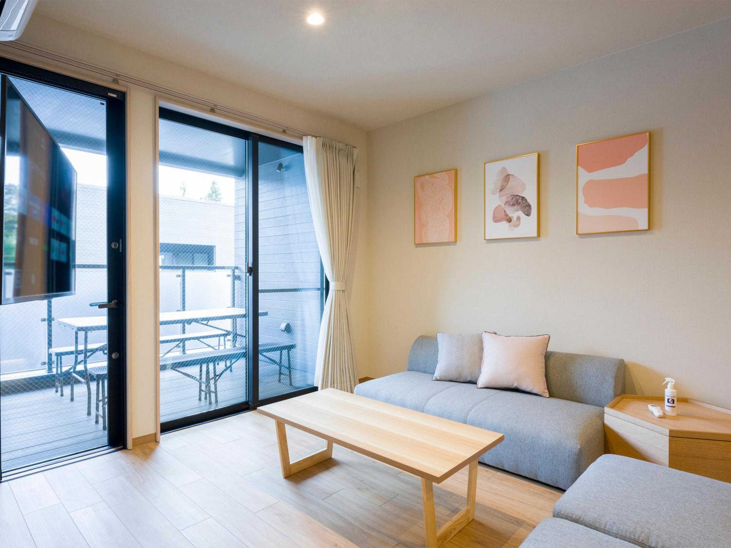 Room for 8 People - No Pets Allowed - Photo 9