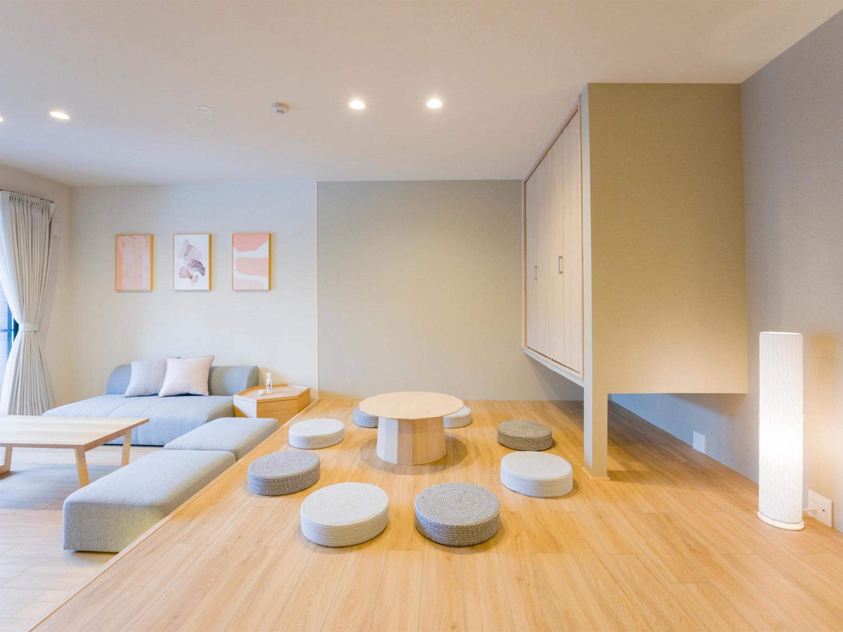 Room for 8 People - No Pets Allowed - Photo 8