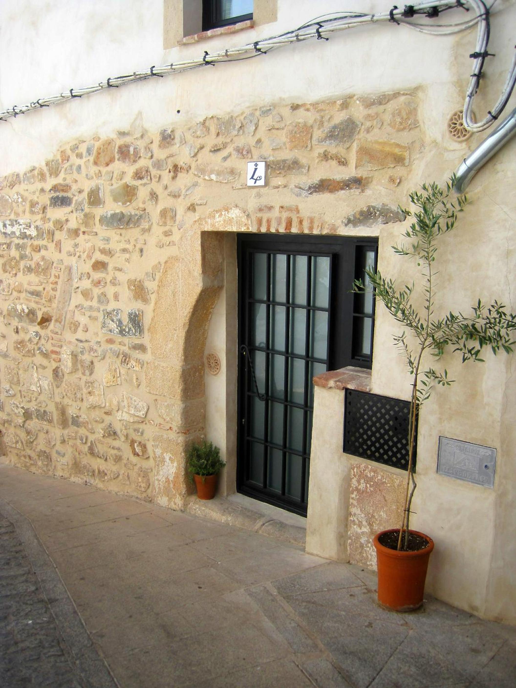 Two-Bedroom House - Photo 39