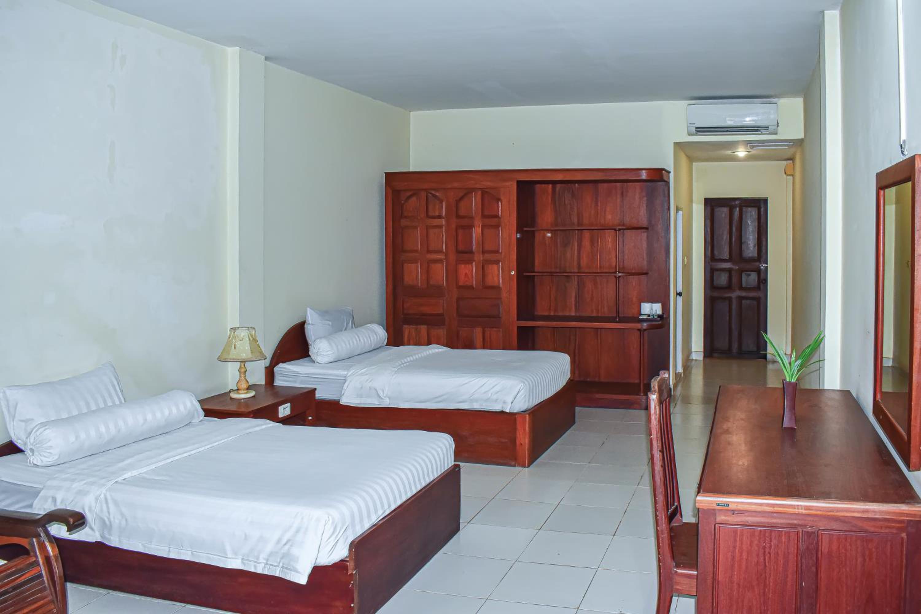 Standard Twin Room - Photo 3