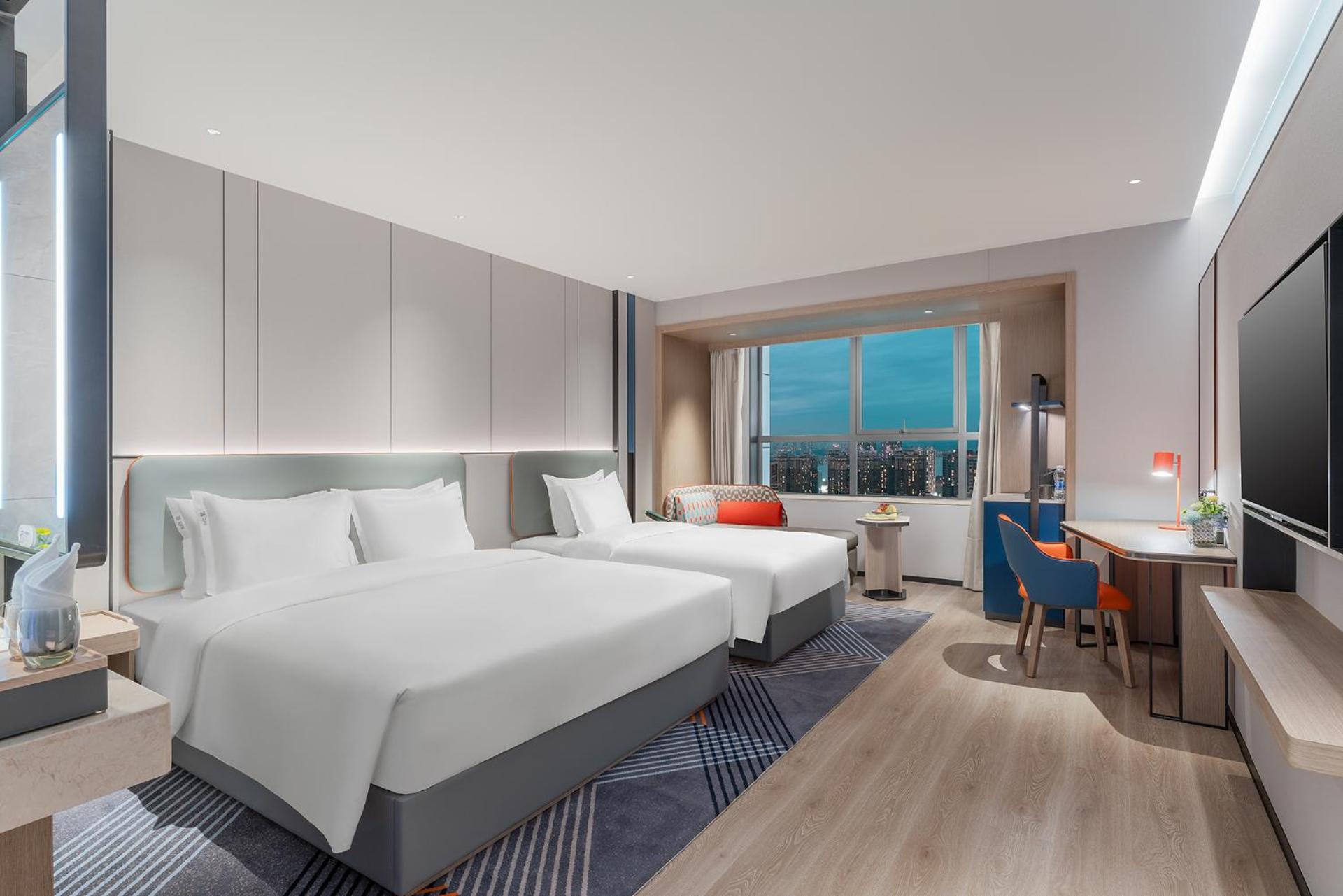 Standard Room with One King and One Single Bed photo 2