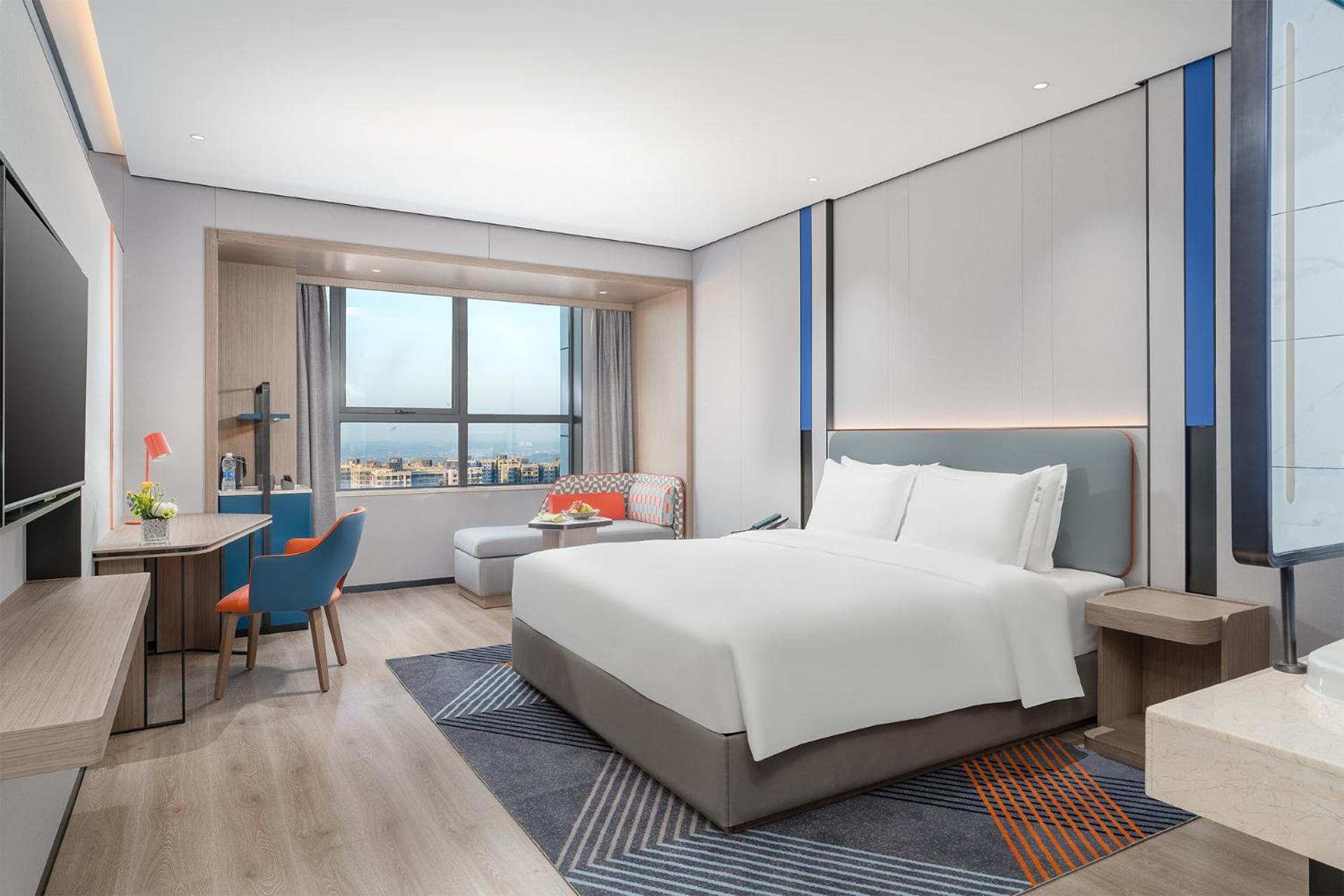 Standard King Room with Extra Floor Space photo 3