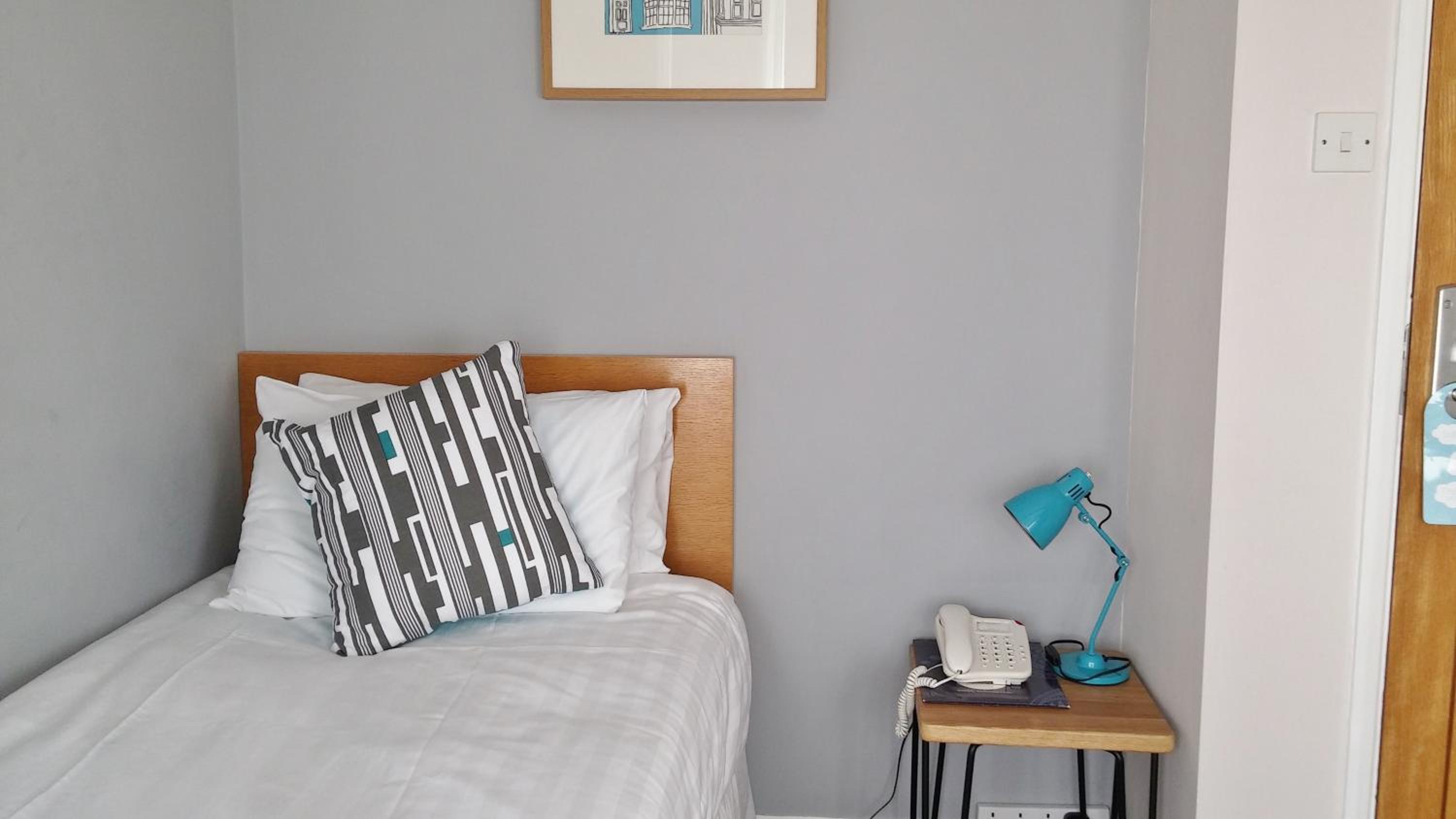 Single Room photo 3