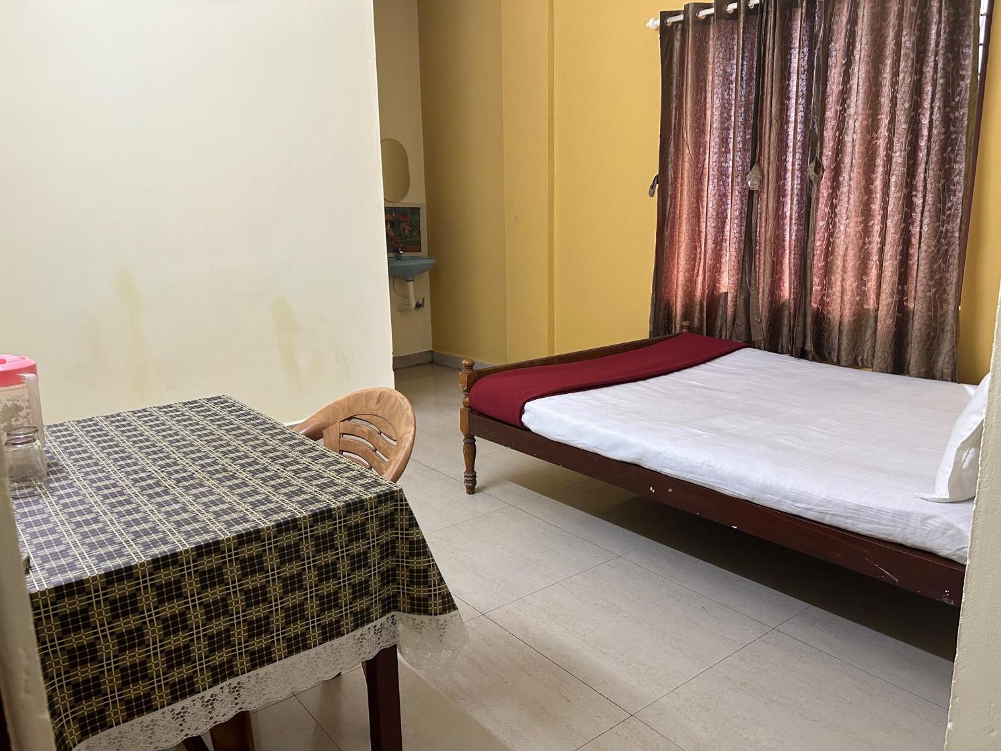 Deluxe Double Room (2 Adults + 1 Child) photo 3