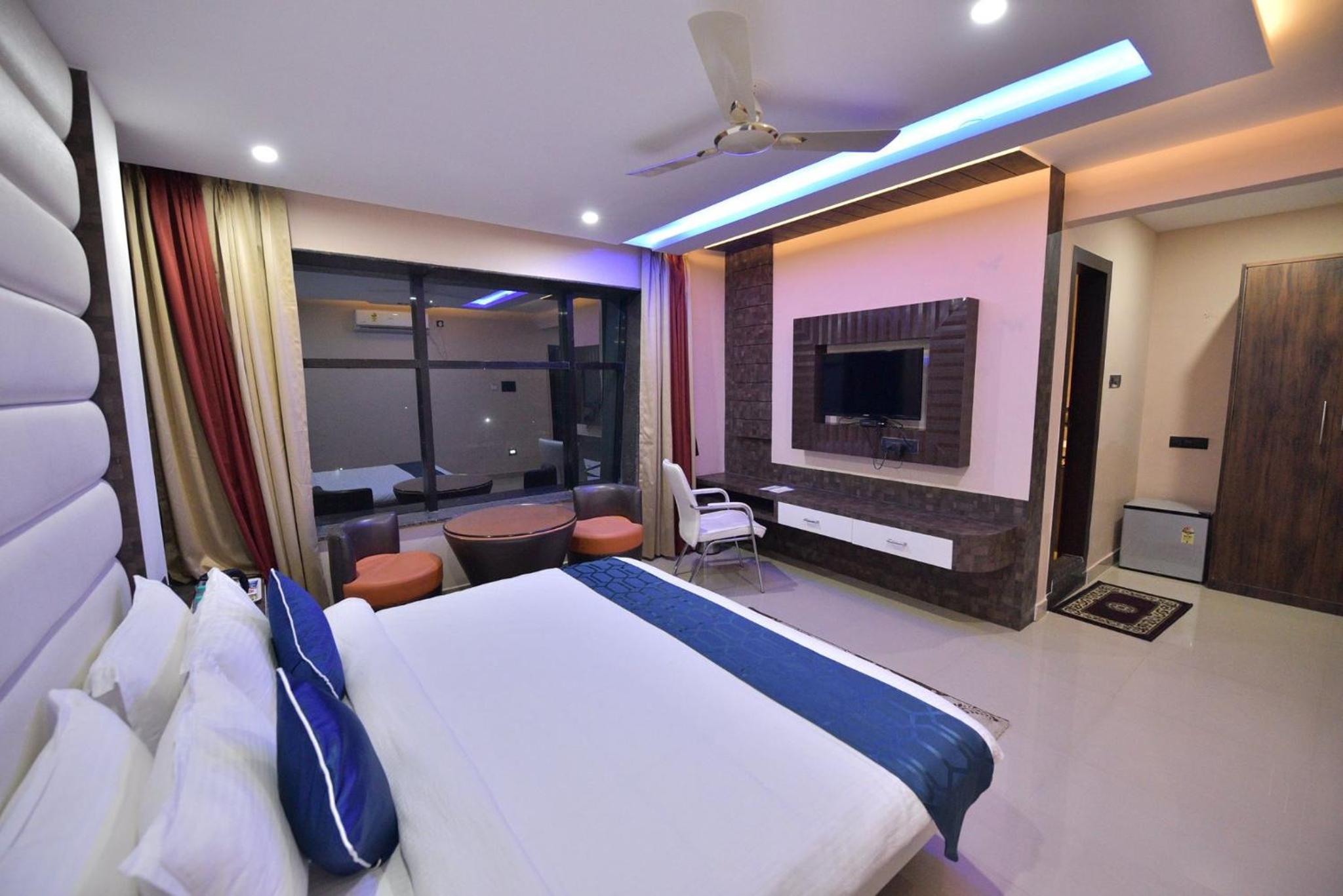 Deluxe King Room photo 1