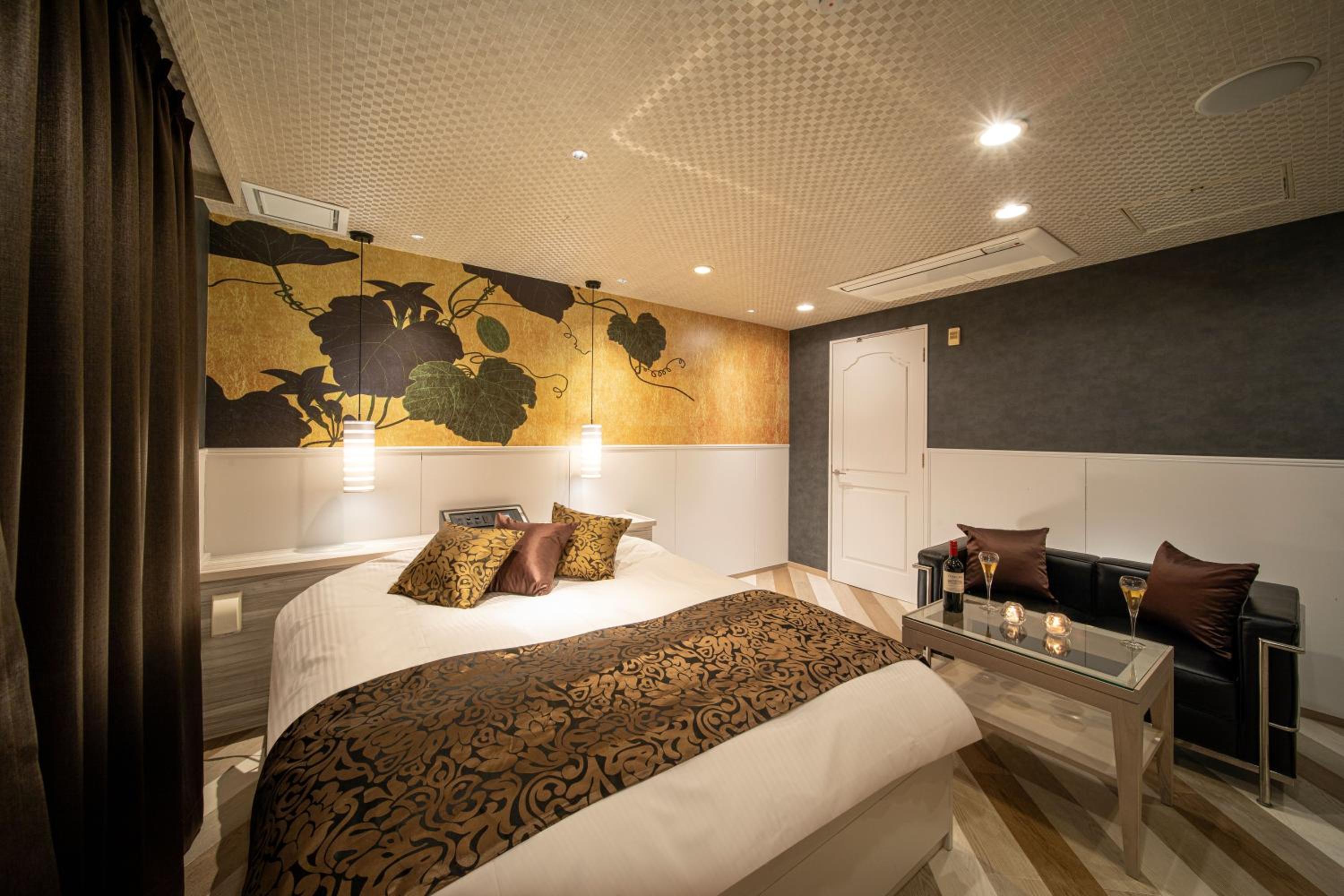 Standard Double Room - Photo 8