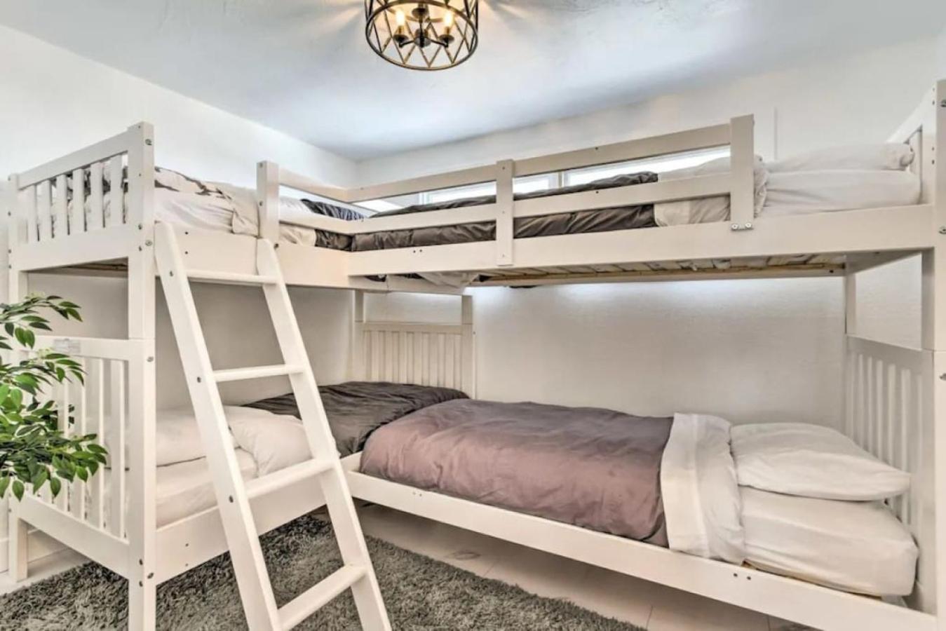 Four-Bedroom House photo 1