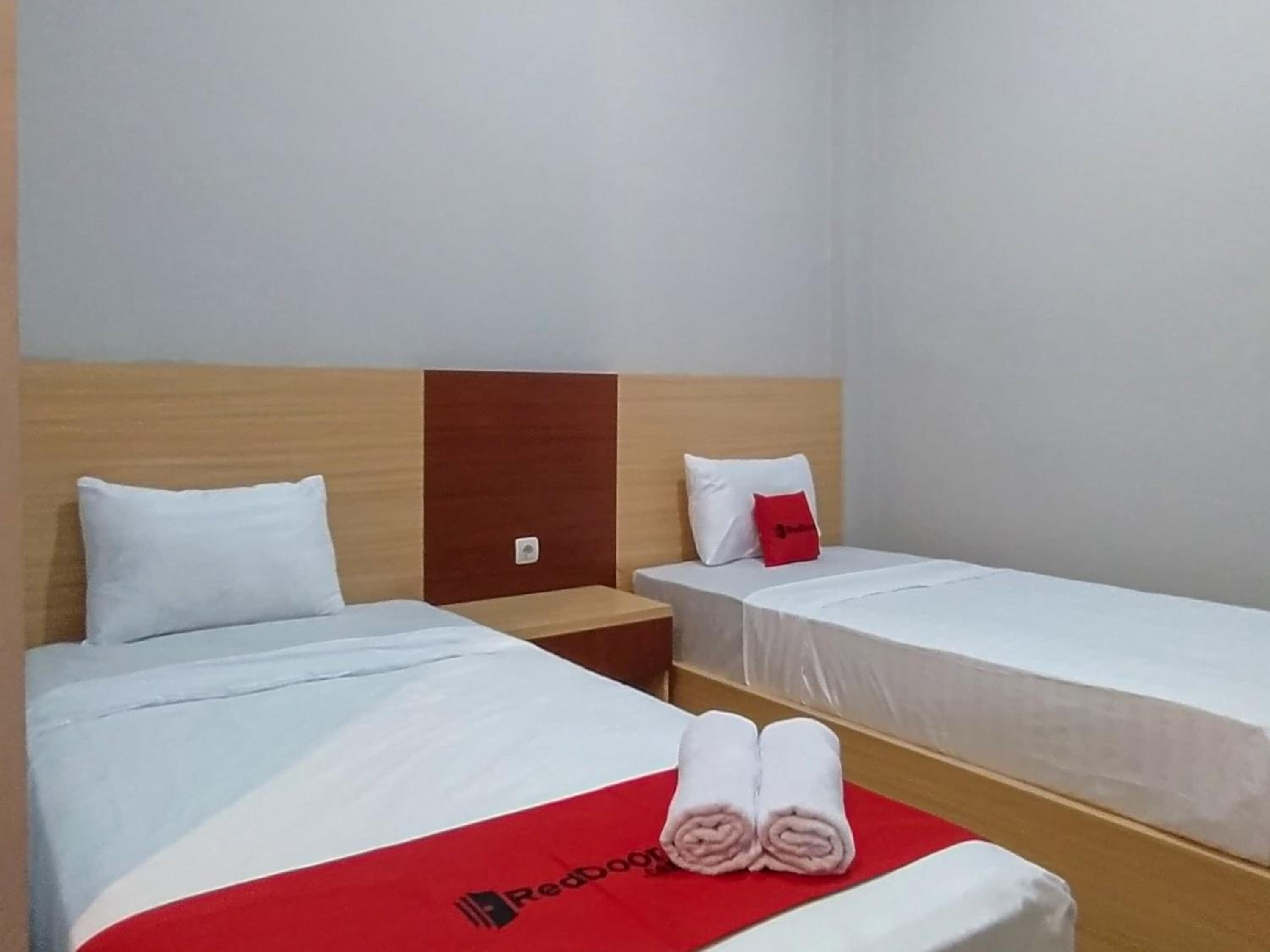 Standard Twin Room - Photo 1
