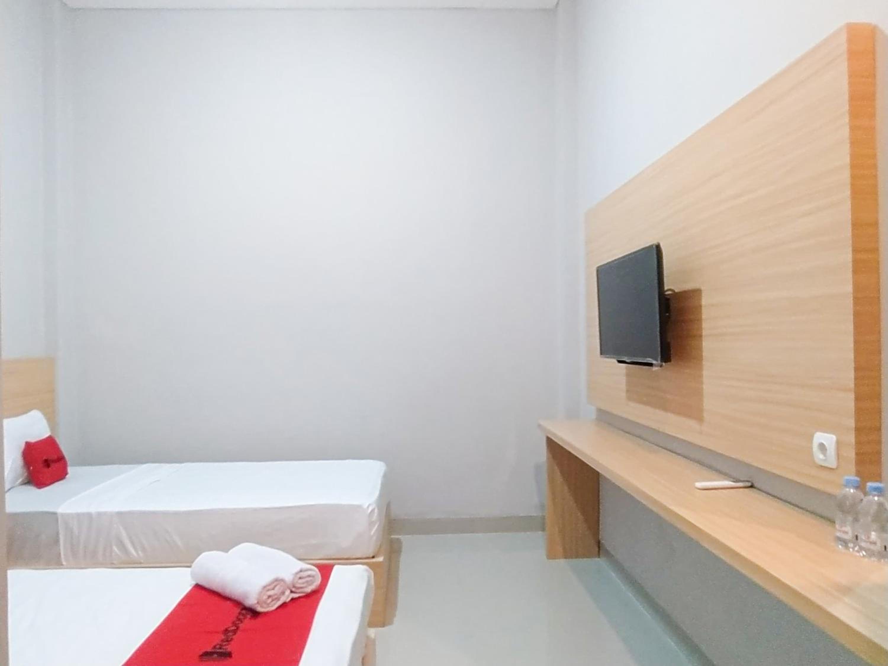 Standard Twin Room - Photo 3