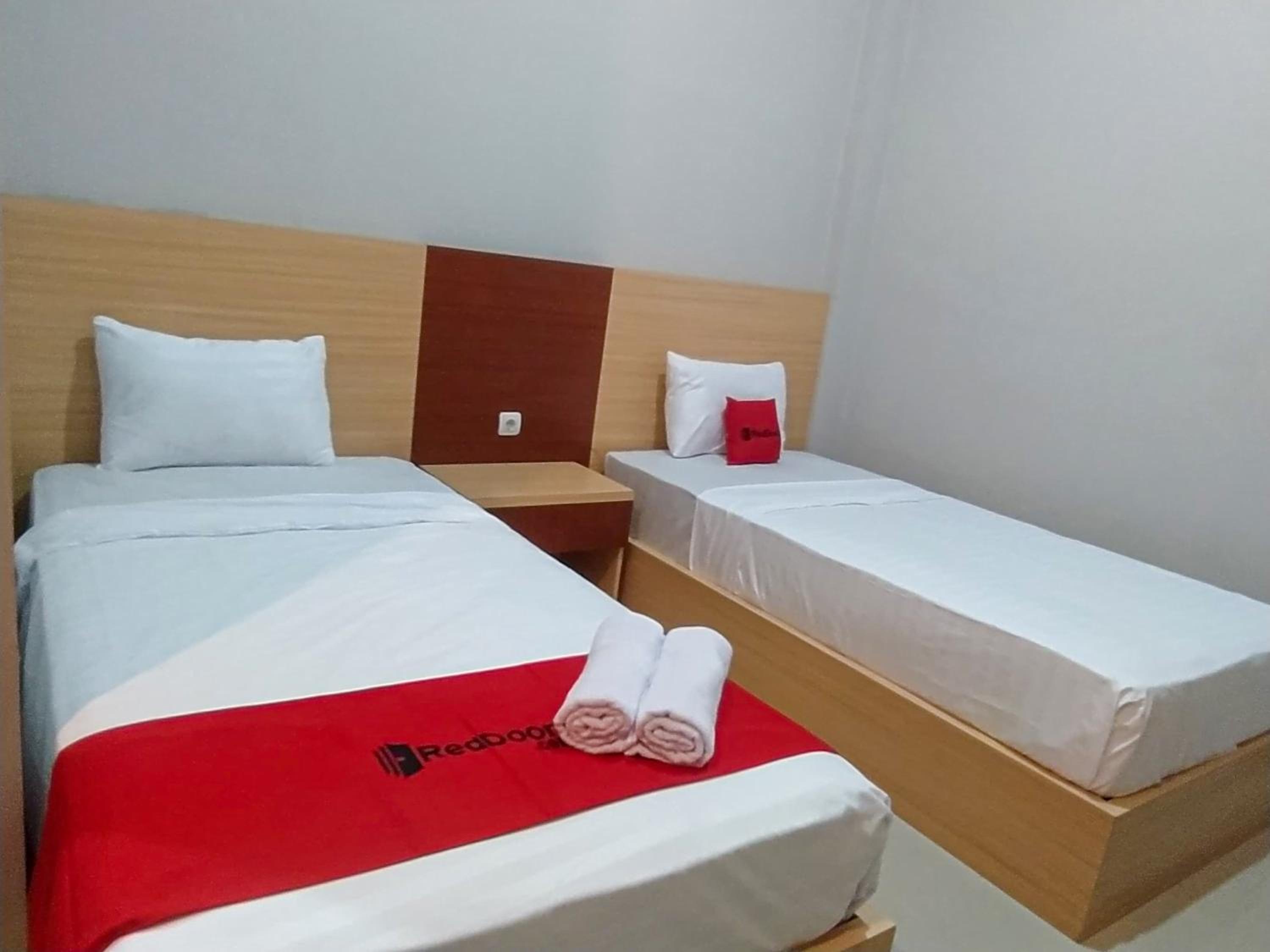 Standard Twin Room - Photo 6