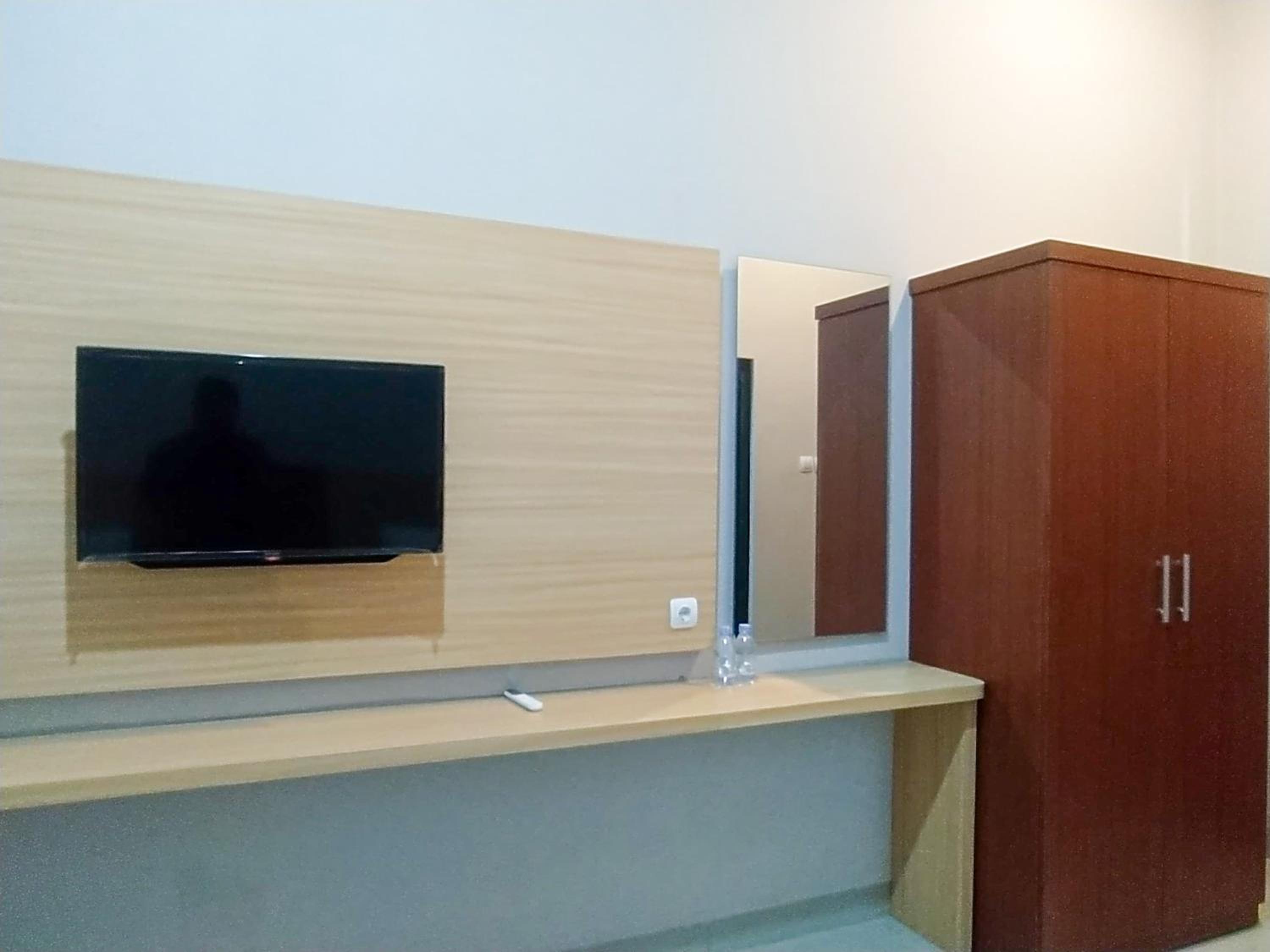 Standard Twin Room - Photo 9