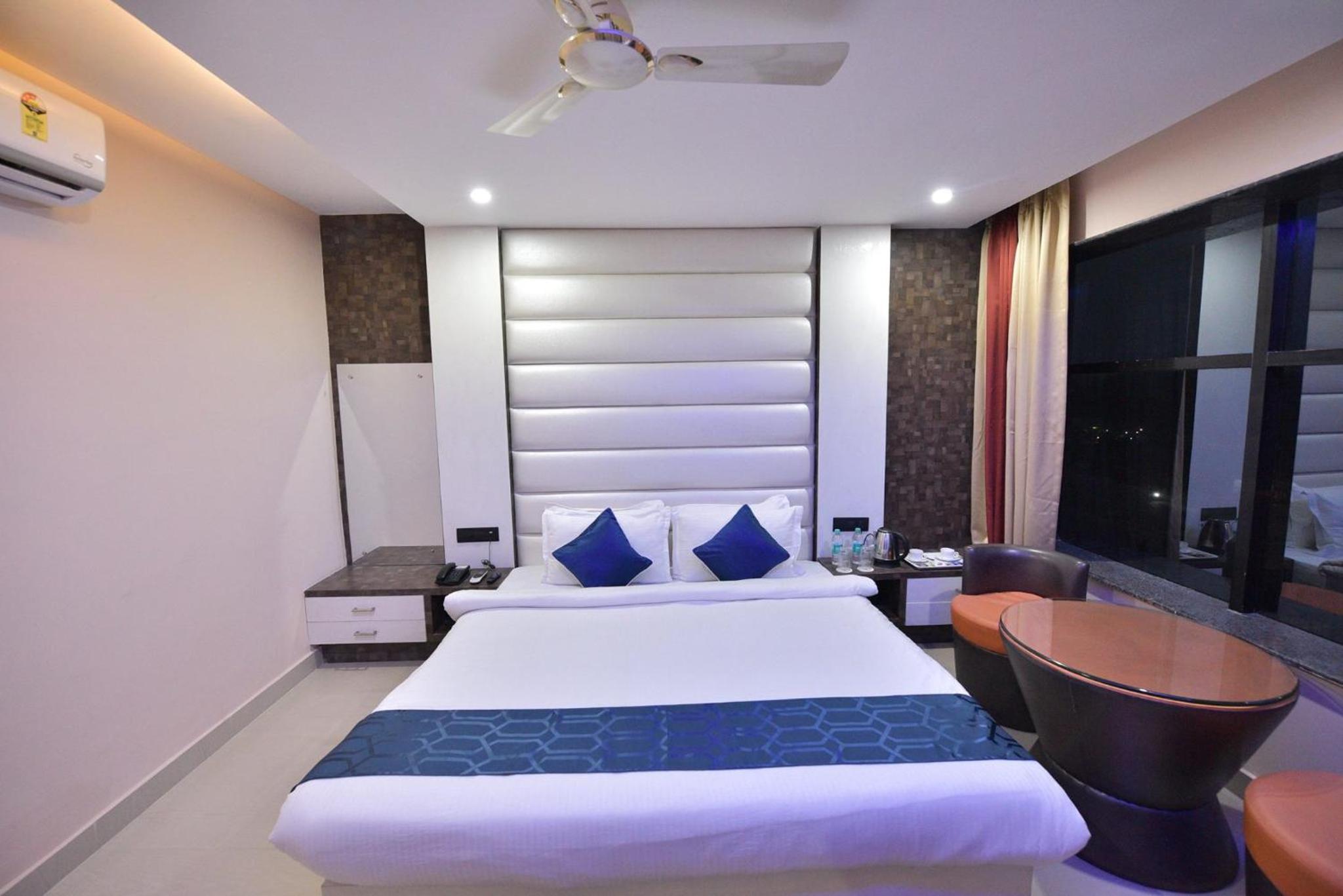 Deluxe King Room photo 3