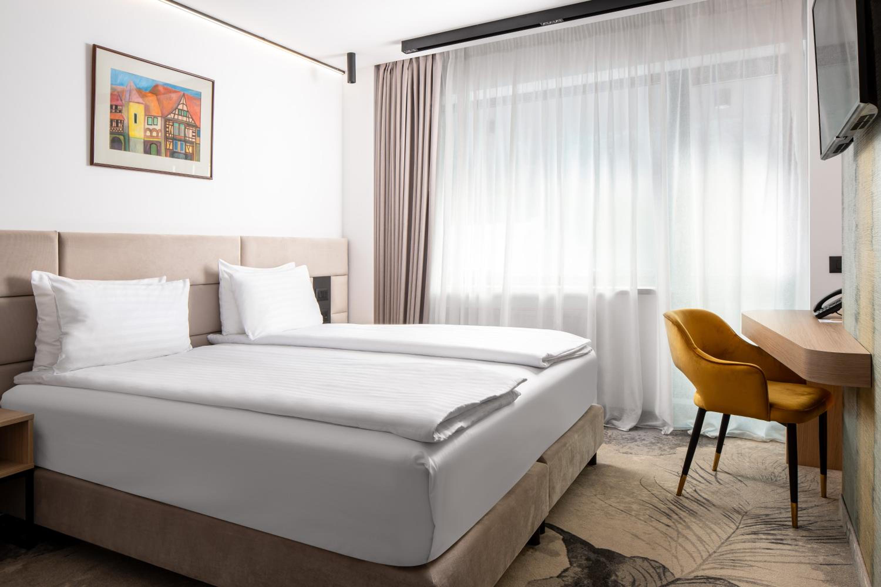 Deluxe Double Room with Balcony and city view and free swimming pool access