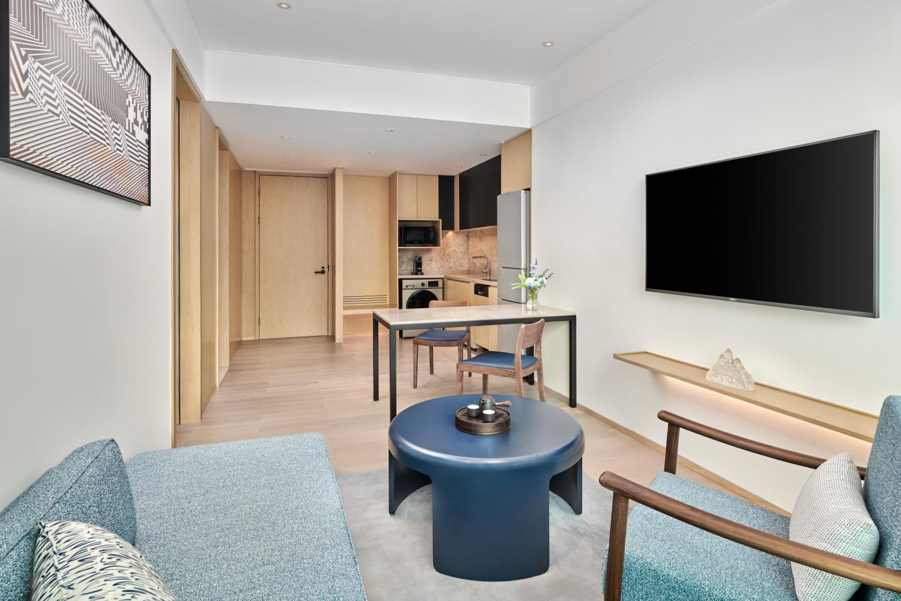 Junior King Suite photo 3