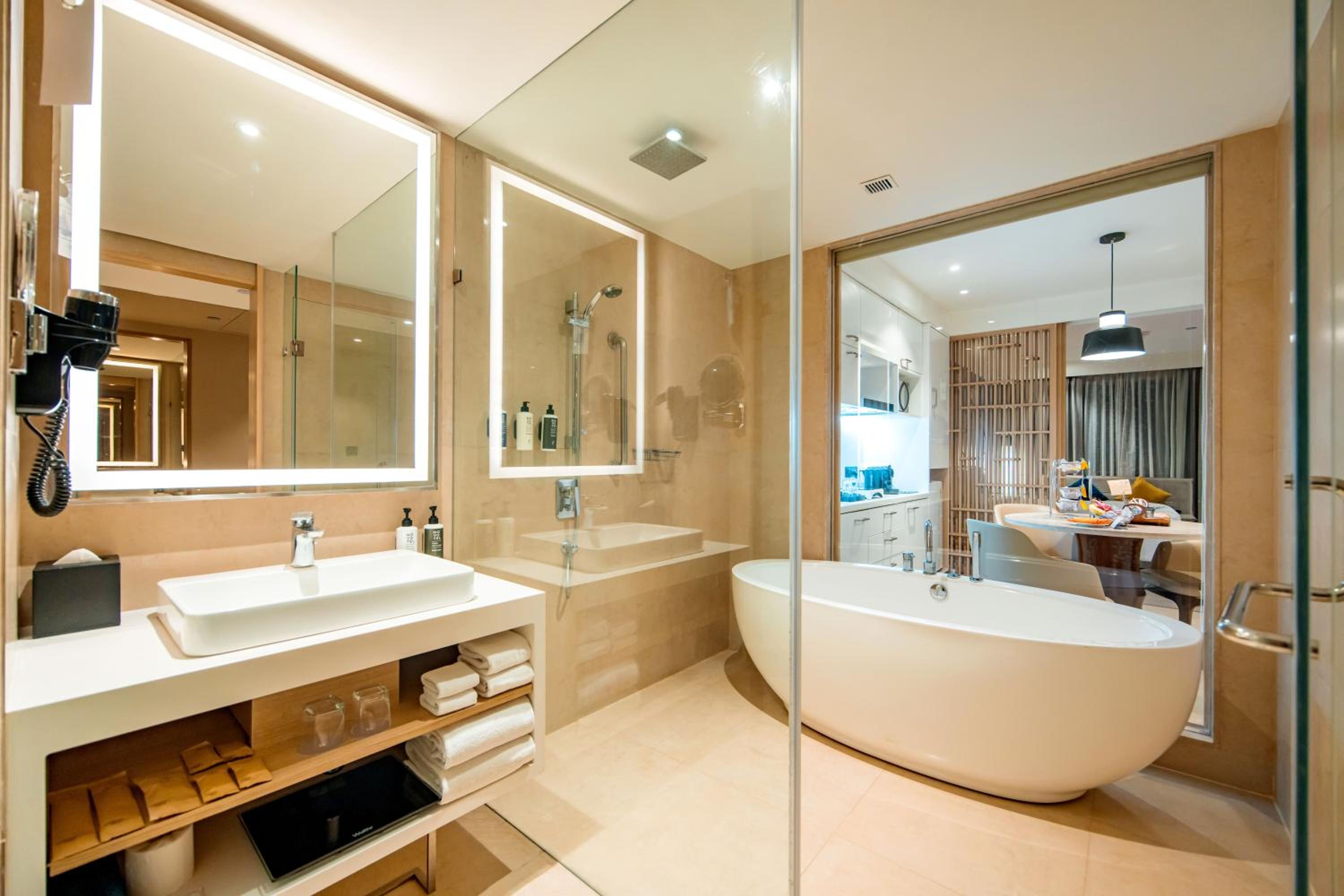 Premier King Room on Exclusive Floor with Premier Lounge Access - - 20% Discount on Food & Beverage and Laundry