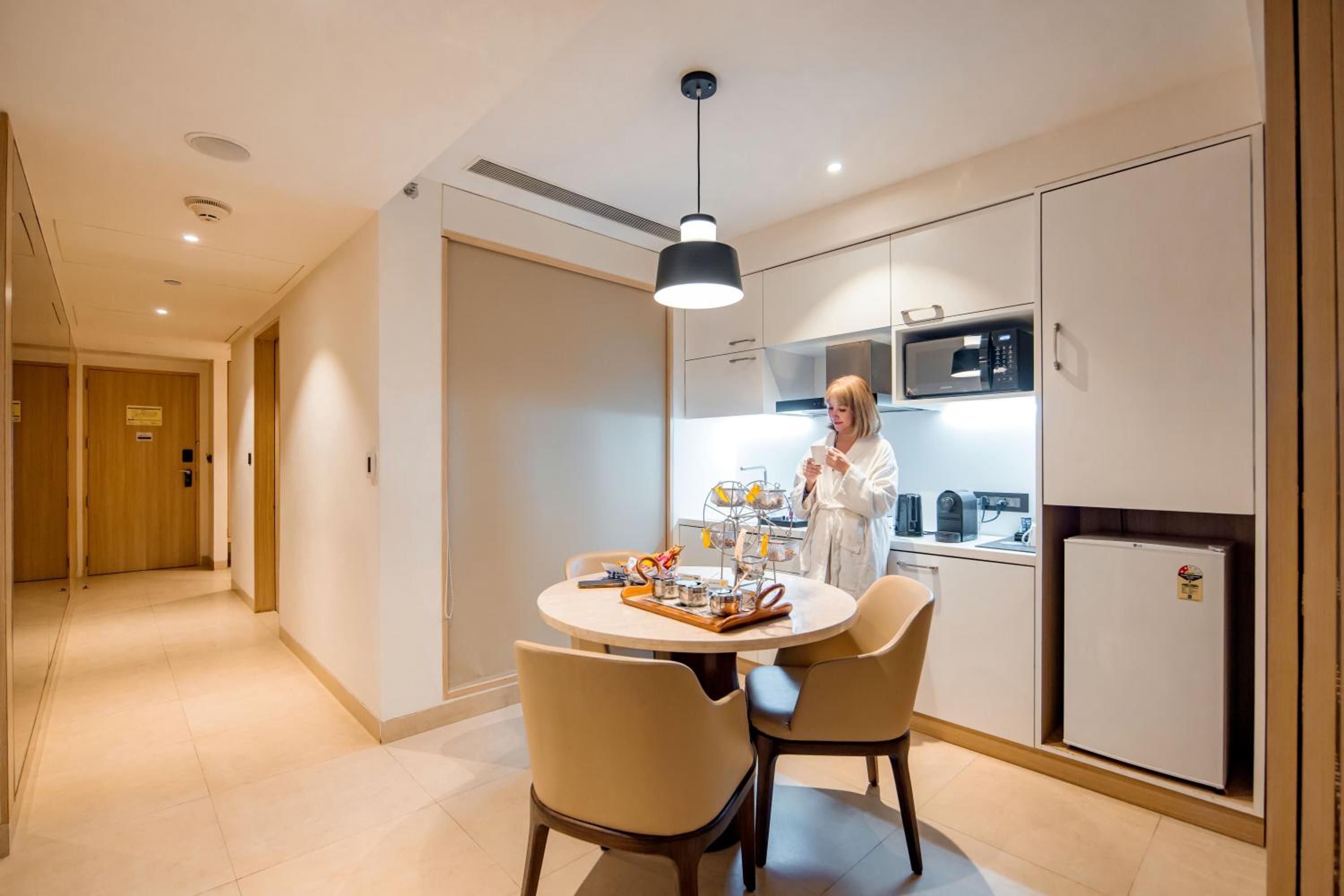 Premier King Room on Exclusive Floor with Premier Lounge Access - - 20% Discount on Food & Beverage and Laundry