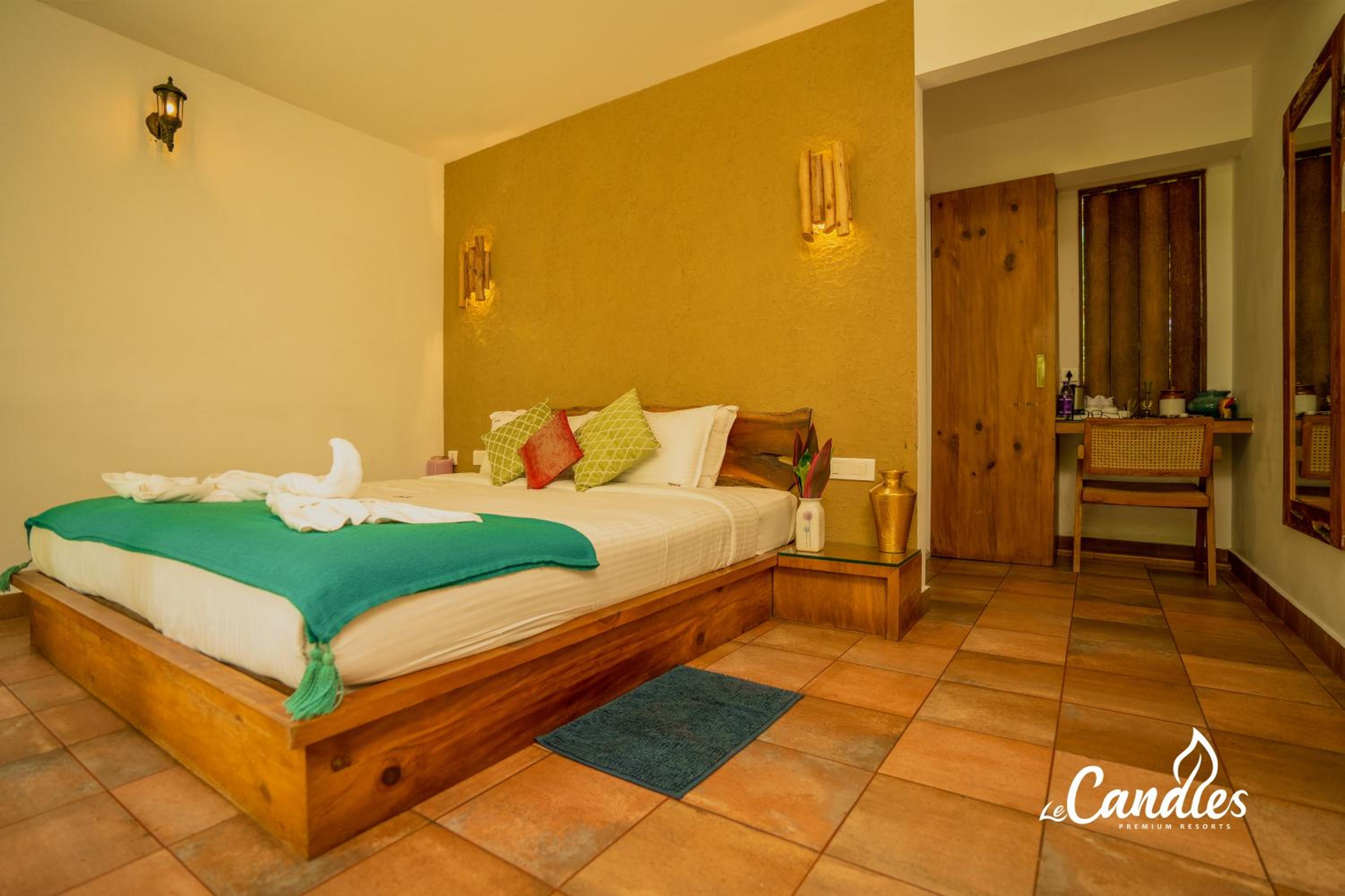 Double or Twin Room with Pool View - Photo 9