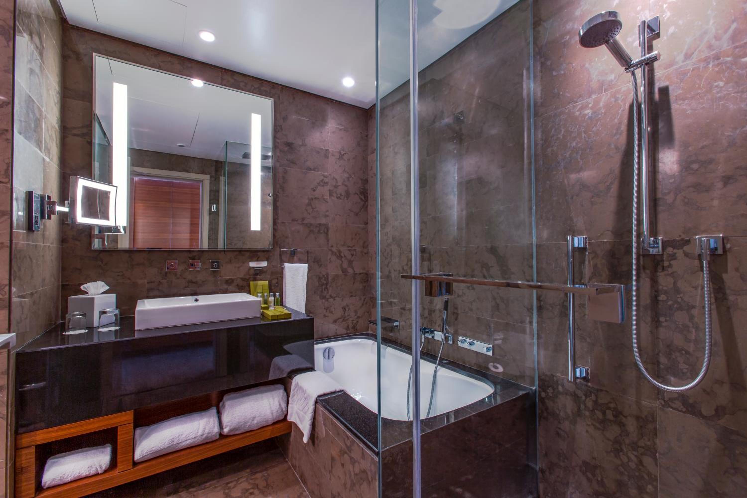 One-Bedroom Deluxe Apartment