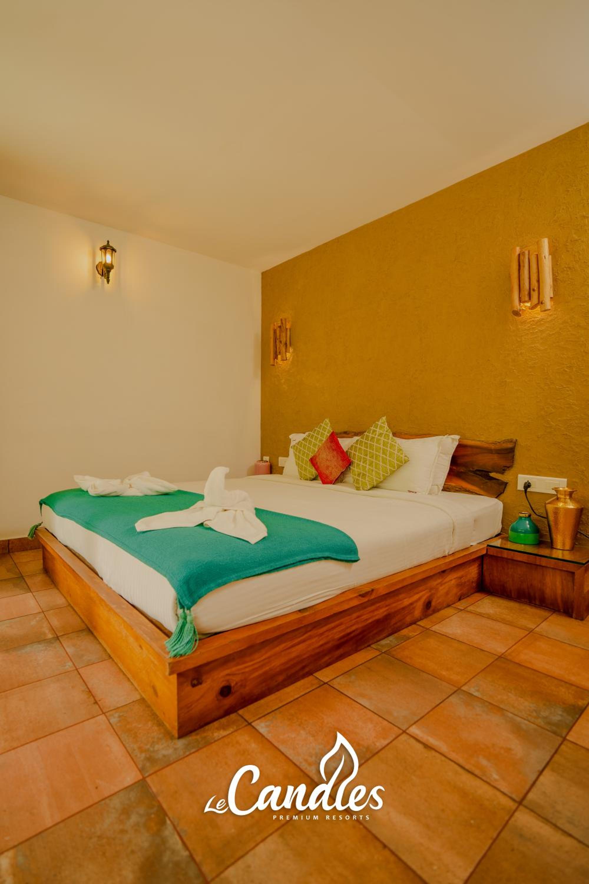 Double or Twin Room with Pool View - Photo 10