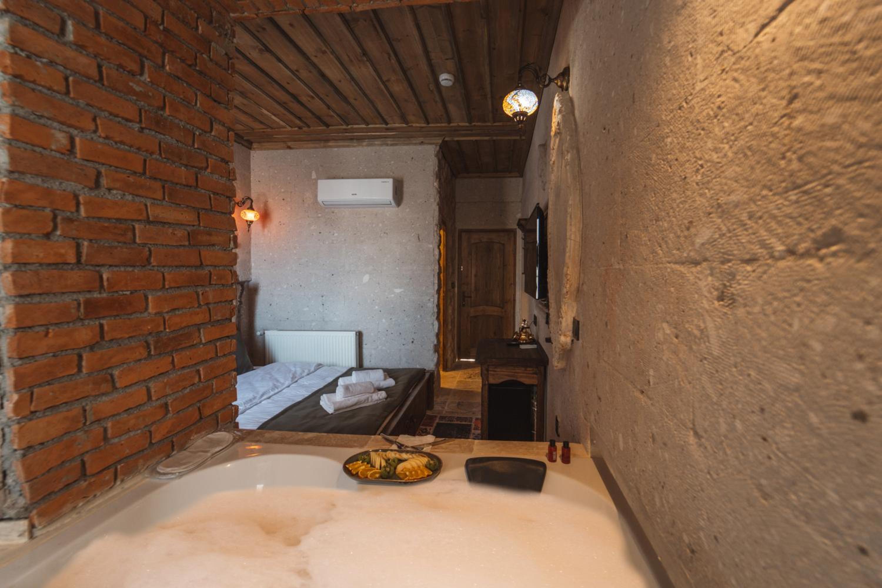 Deluxe Room - Photo 1