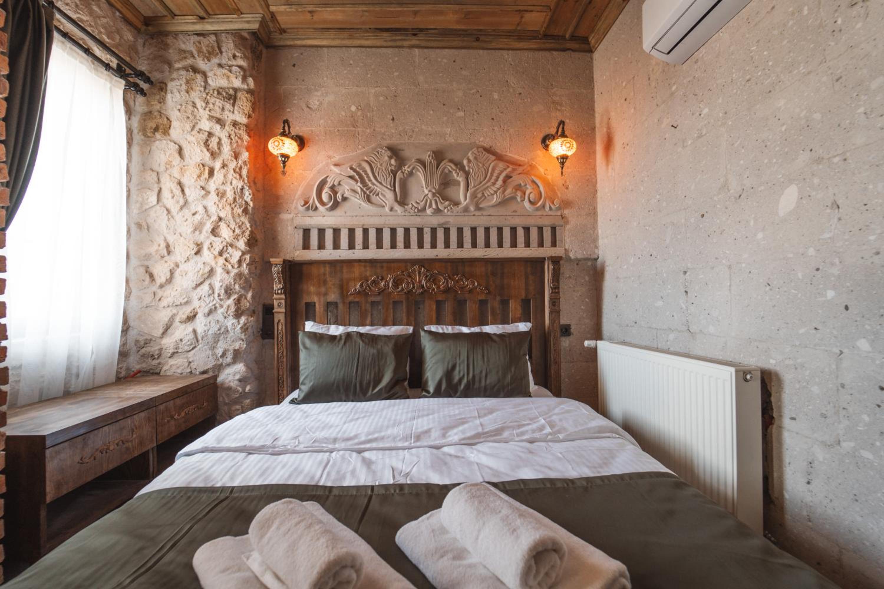 Deluxe Room - Photo 17