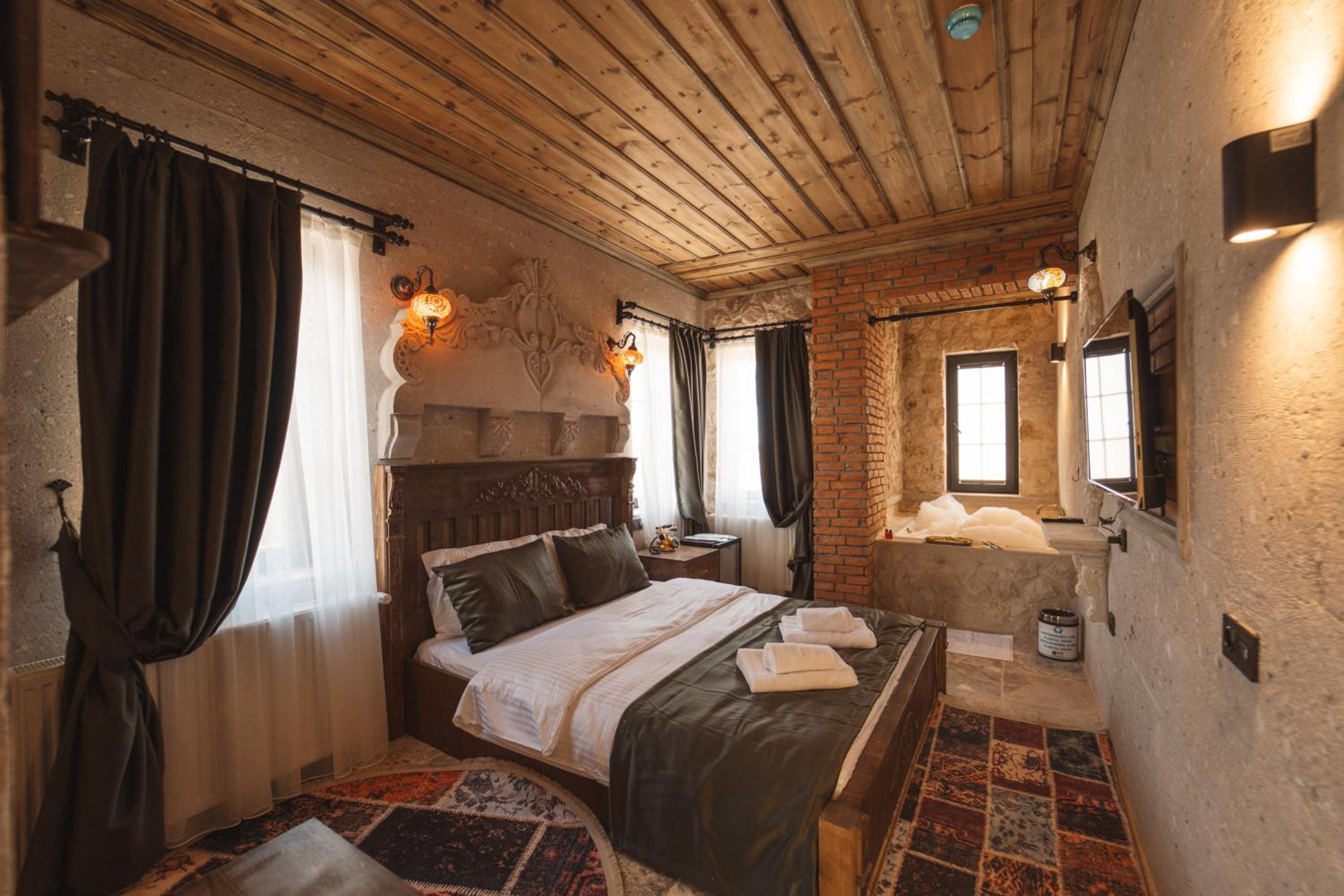 Deluxe Room - Photo 13
