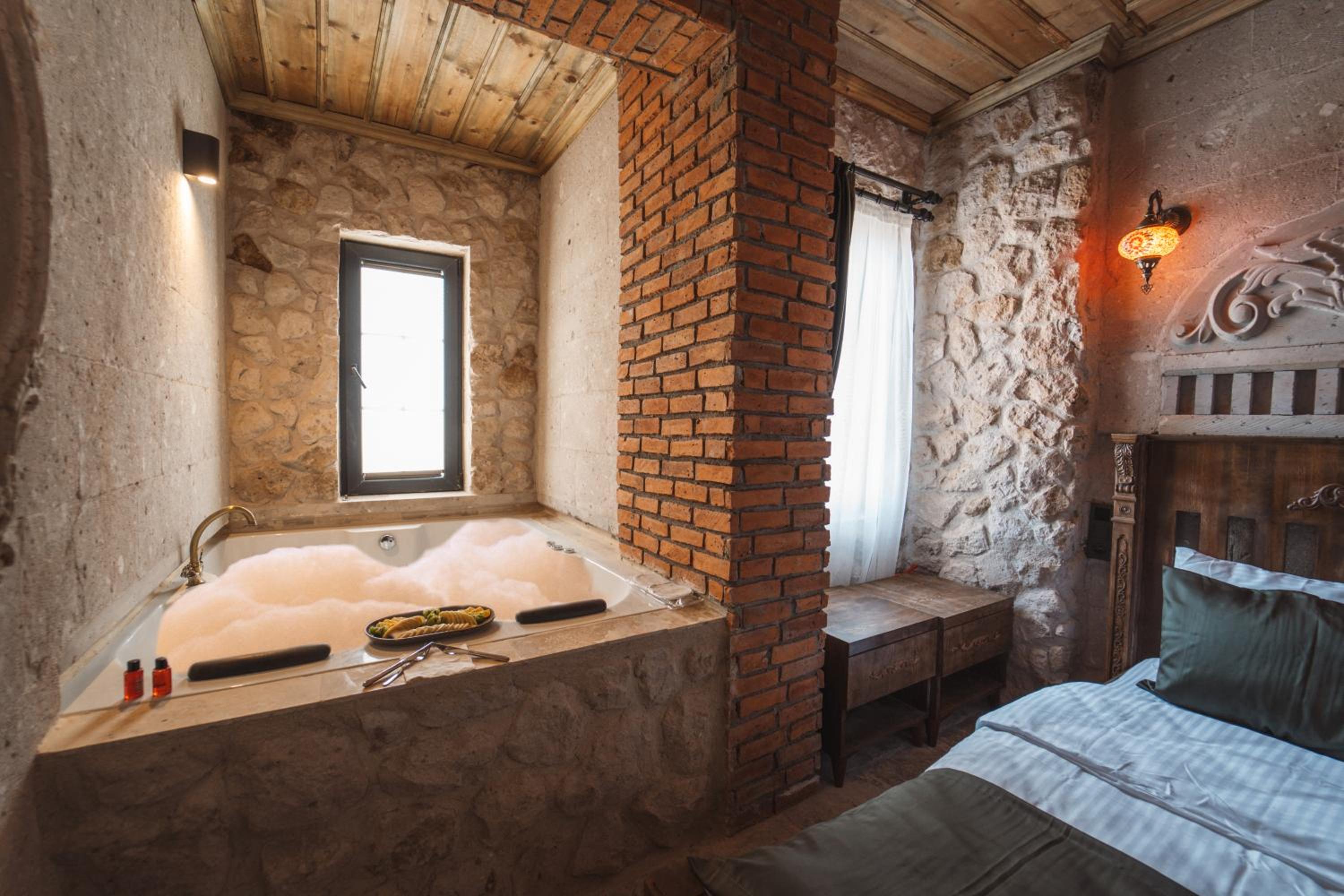 Deluxe Room - Photo 16