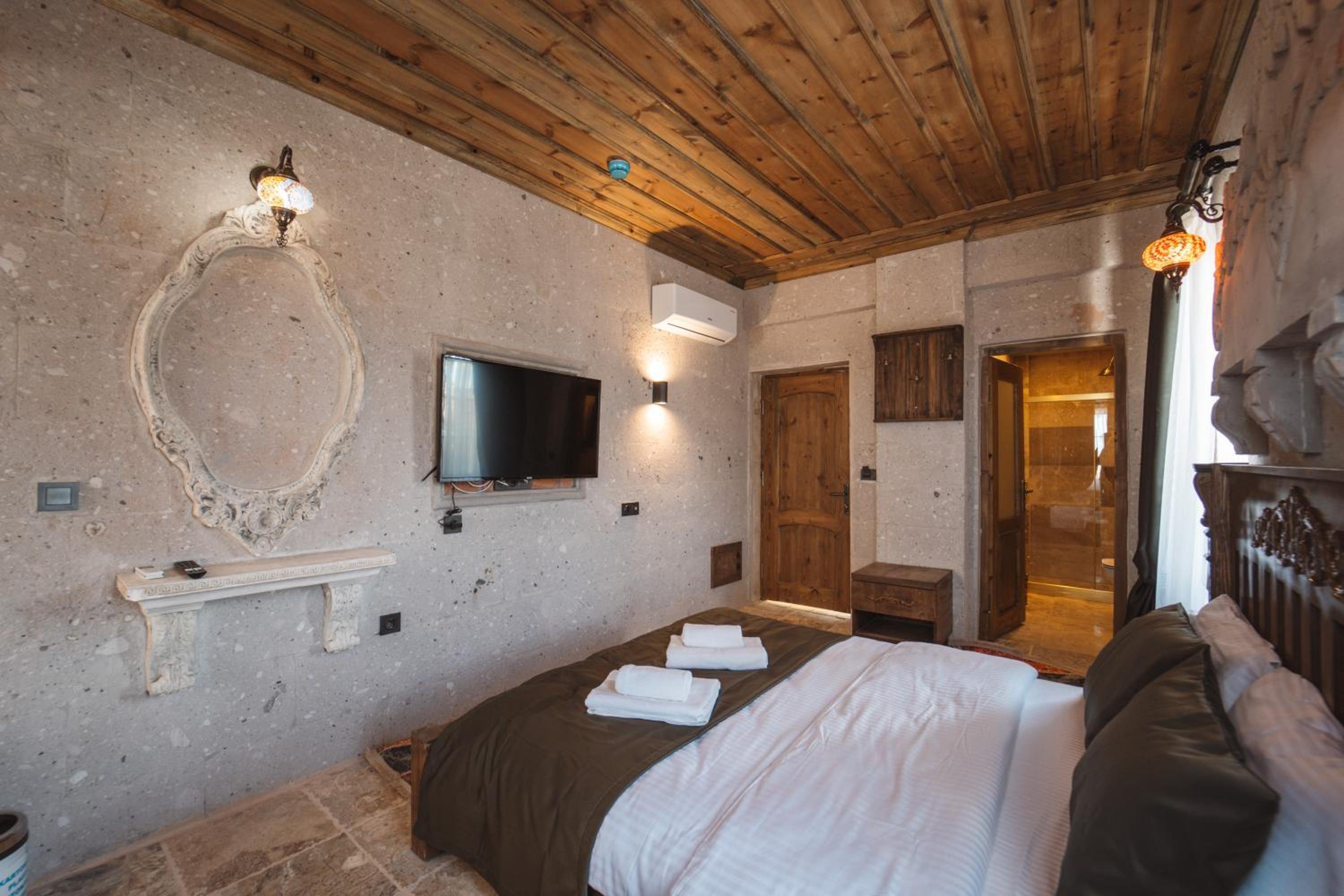 Deluxe Room - Photo 3