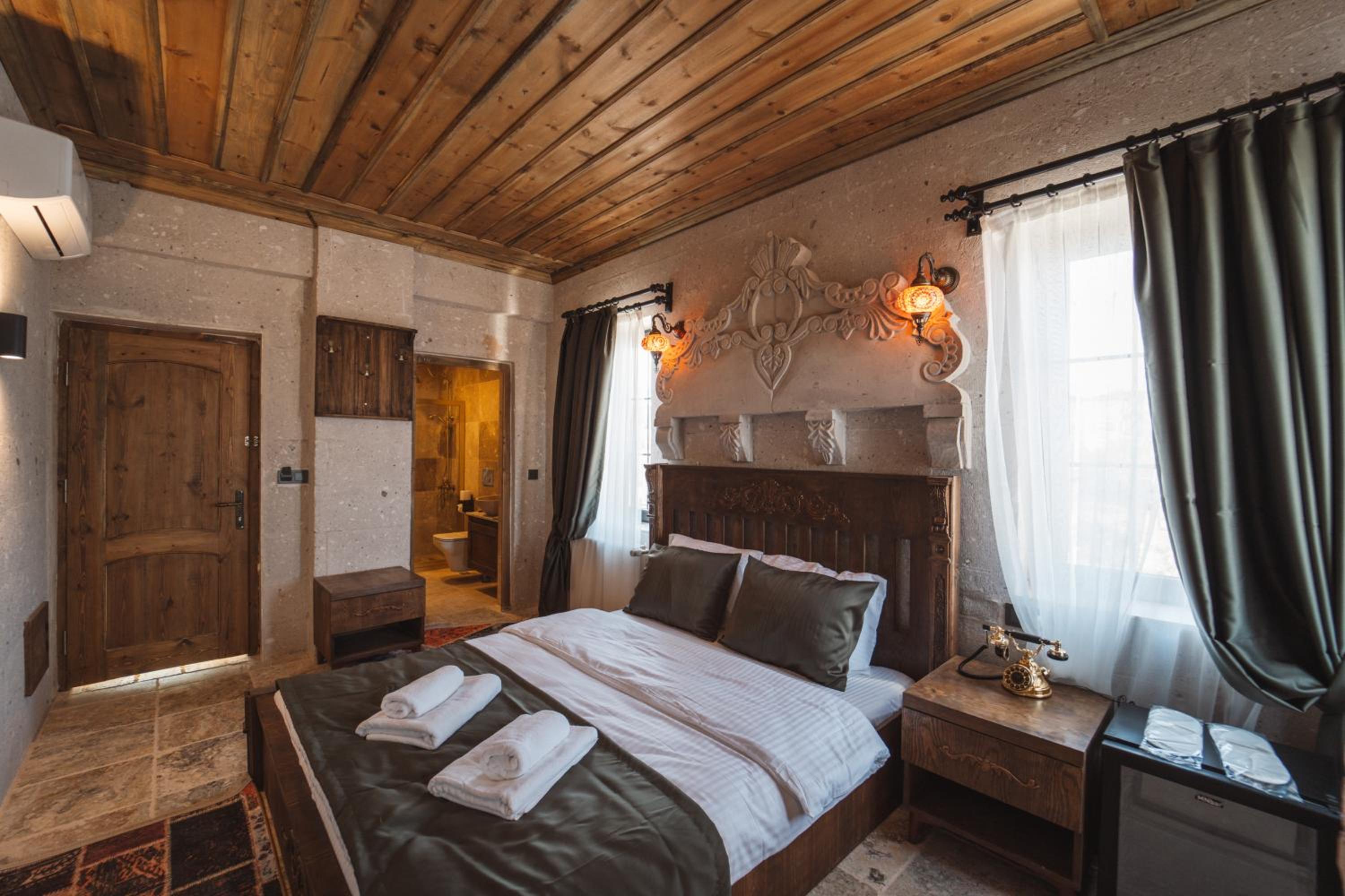 Deluxe Room - Photo 7