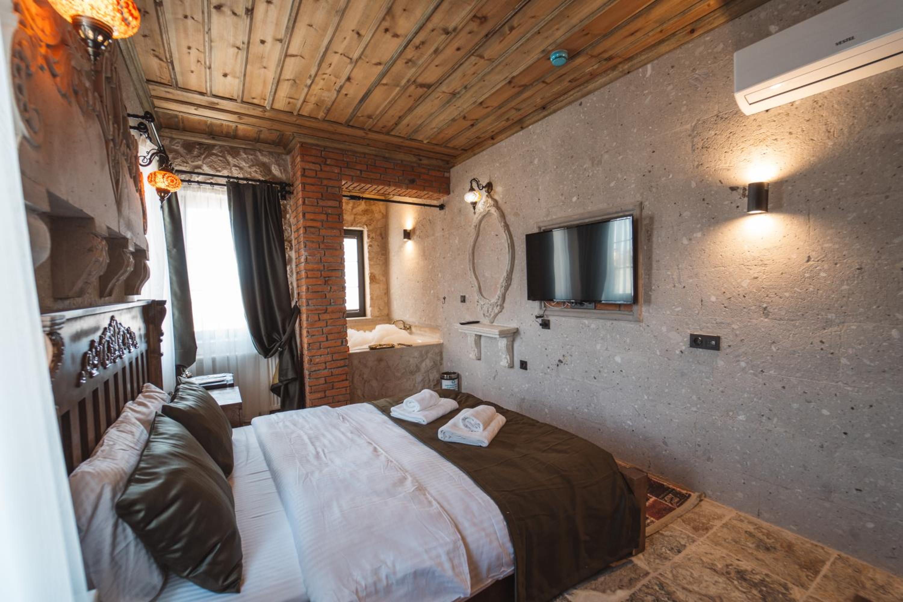 Deluxe Room - Photo 5