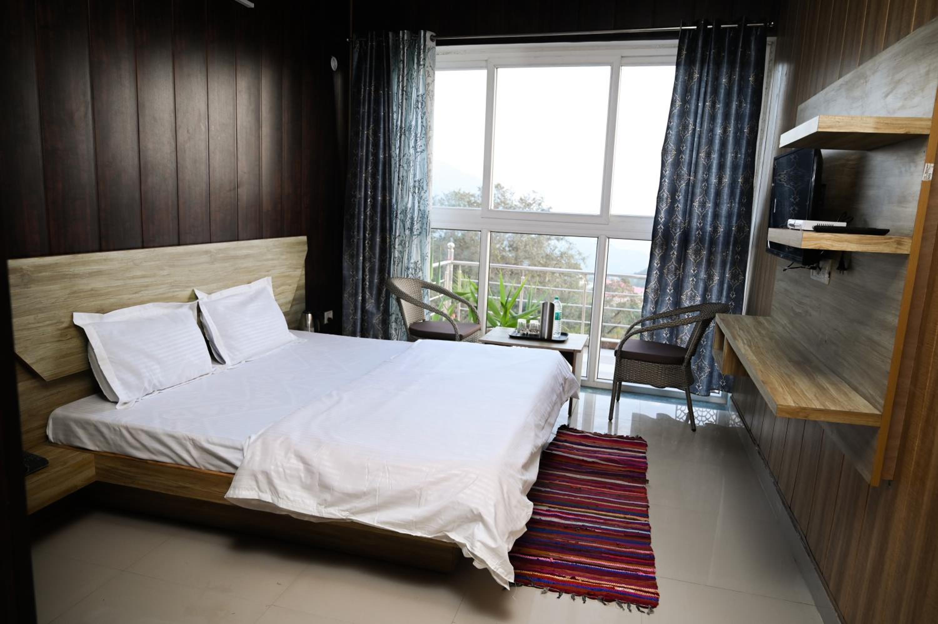 Deluxe Double Room With Balcony photo 1