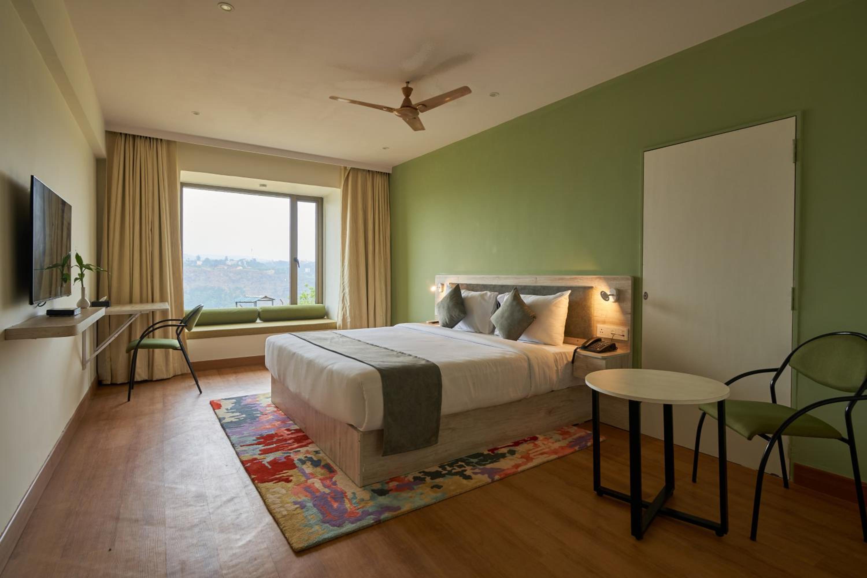 Superior Valley View Room - Photo 2
