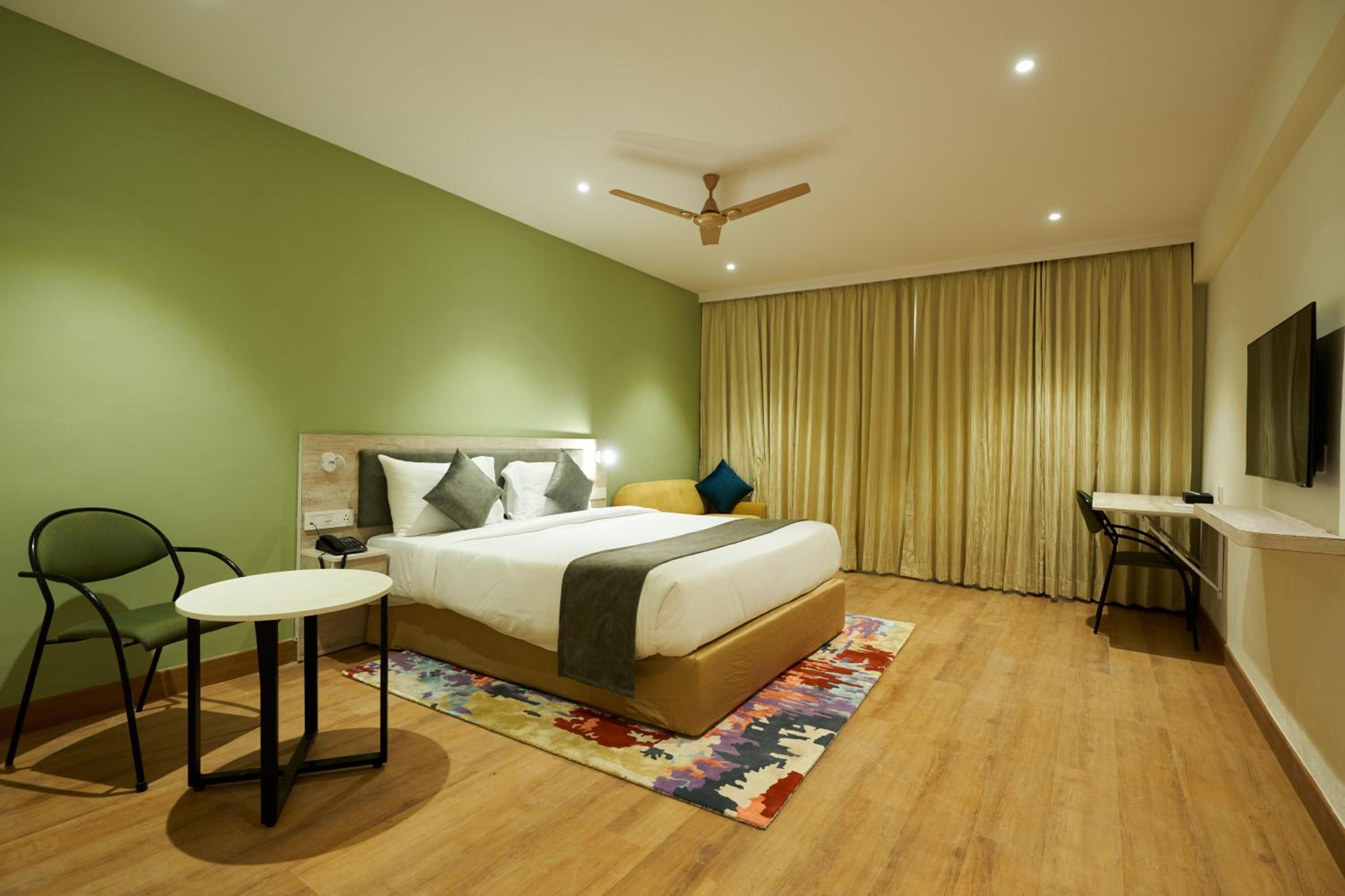 Superior Valley View Room - Photo 5