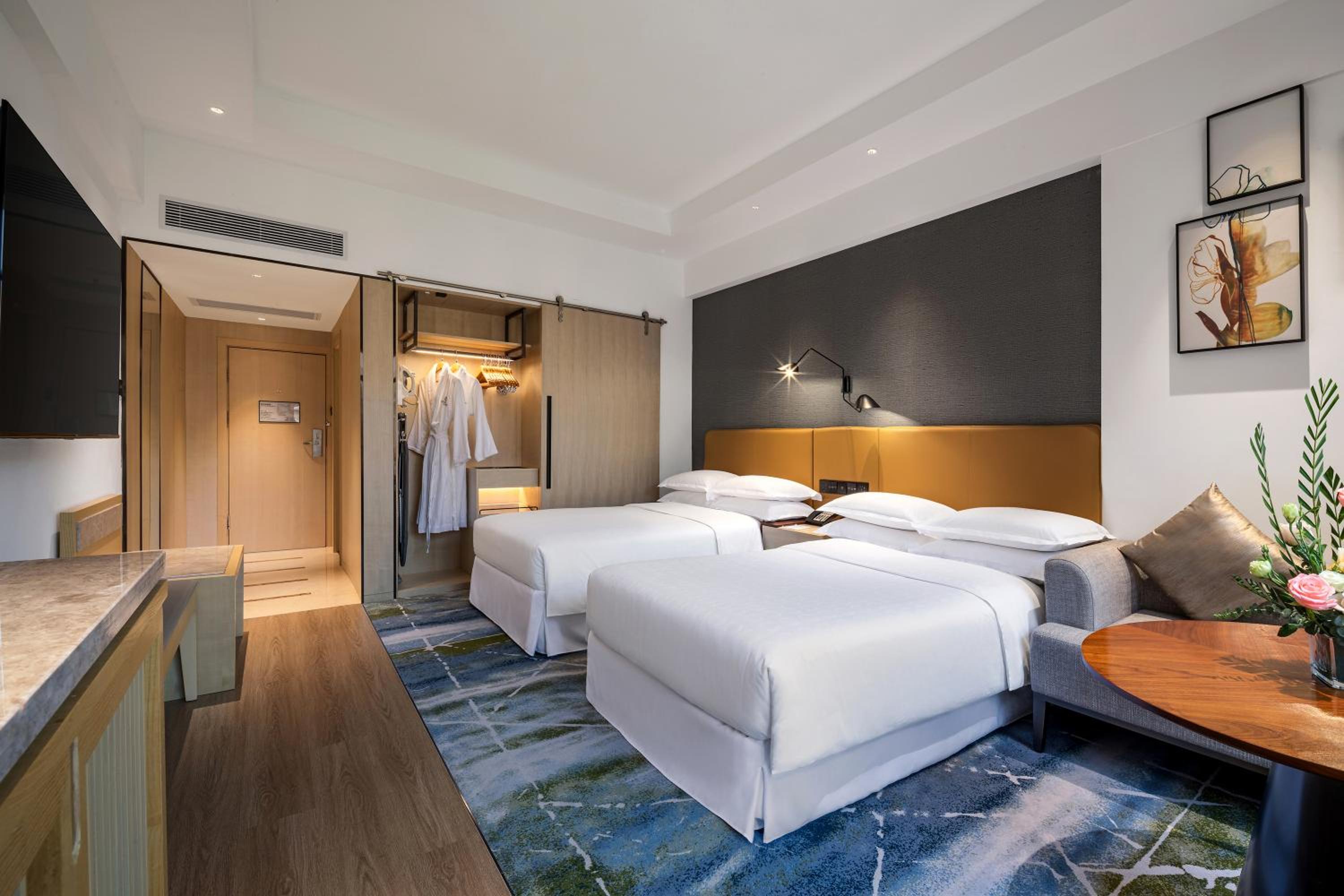 Club Twin Room - Photo 2