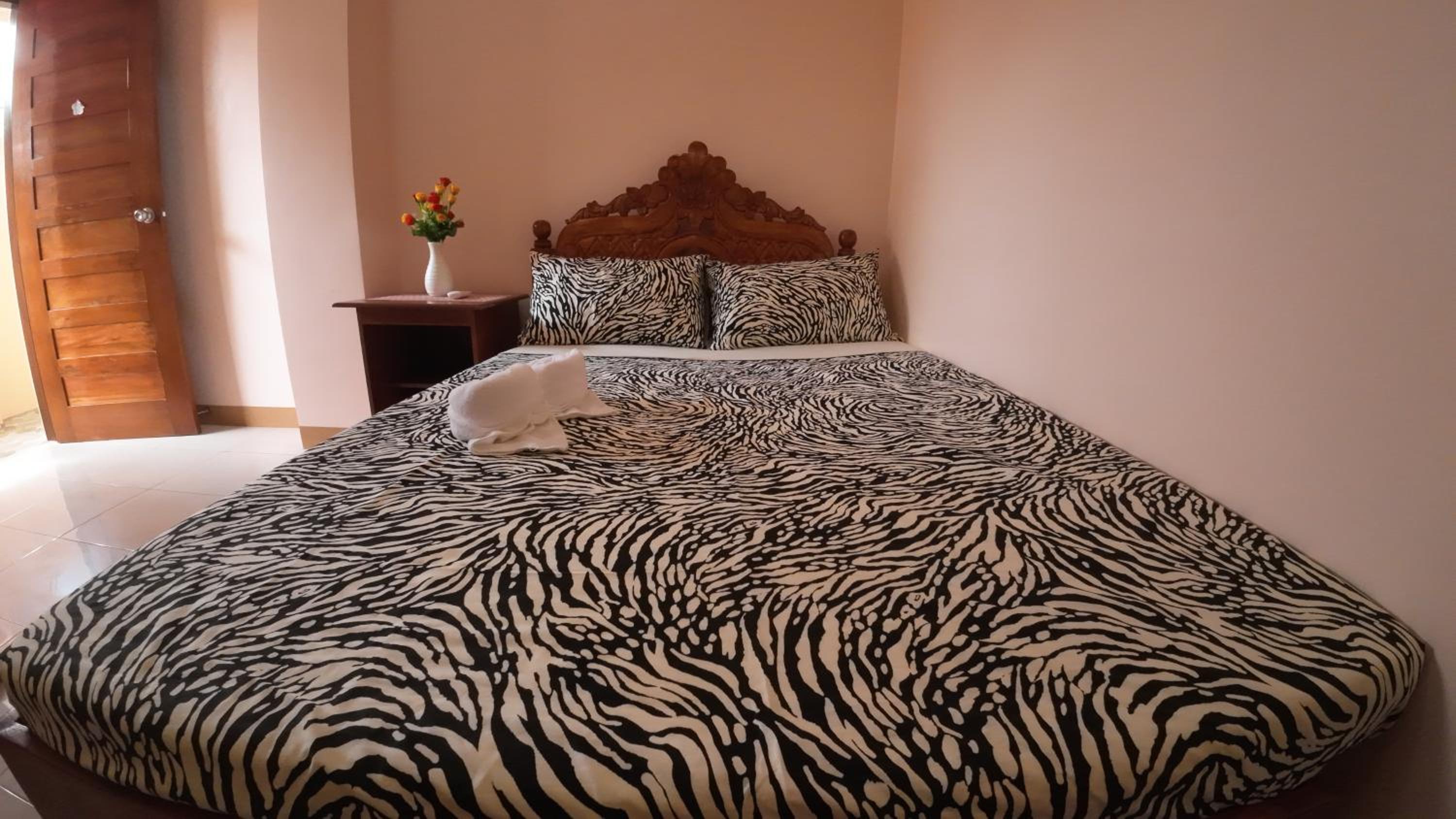 Queen Room - Photo 2