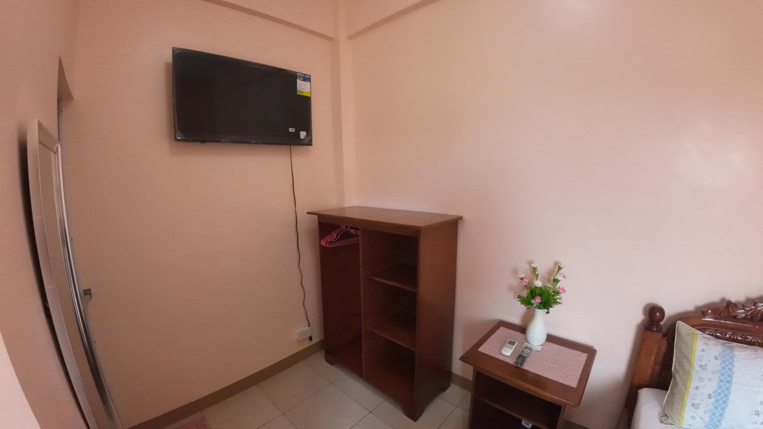 Deluxe Queen Room - Photo 2