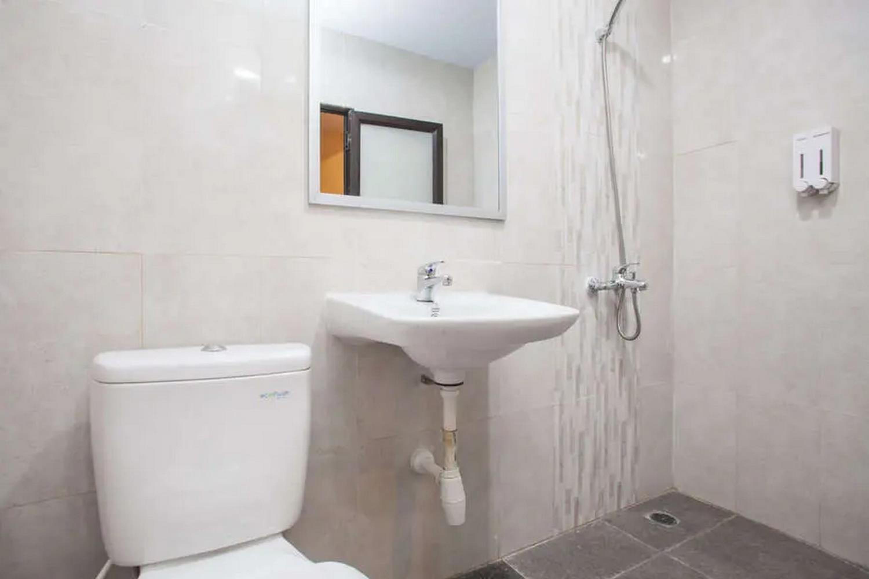 Queen Suite - Photo 2
