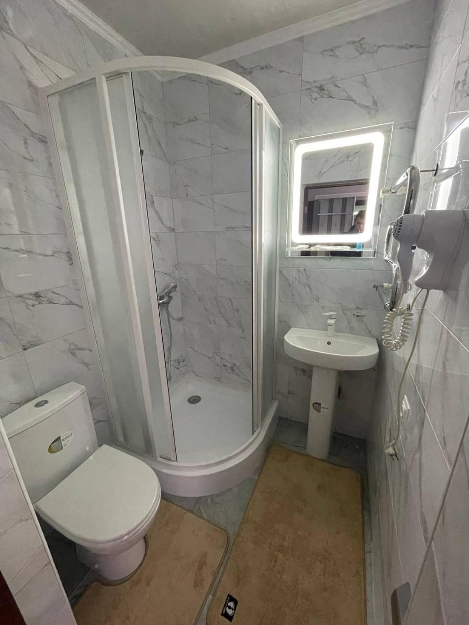 Twin Room with Private Bathroom photo 3
