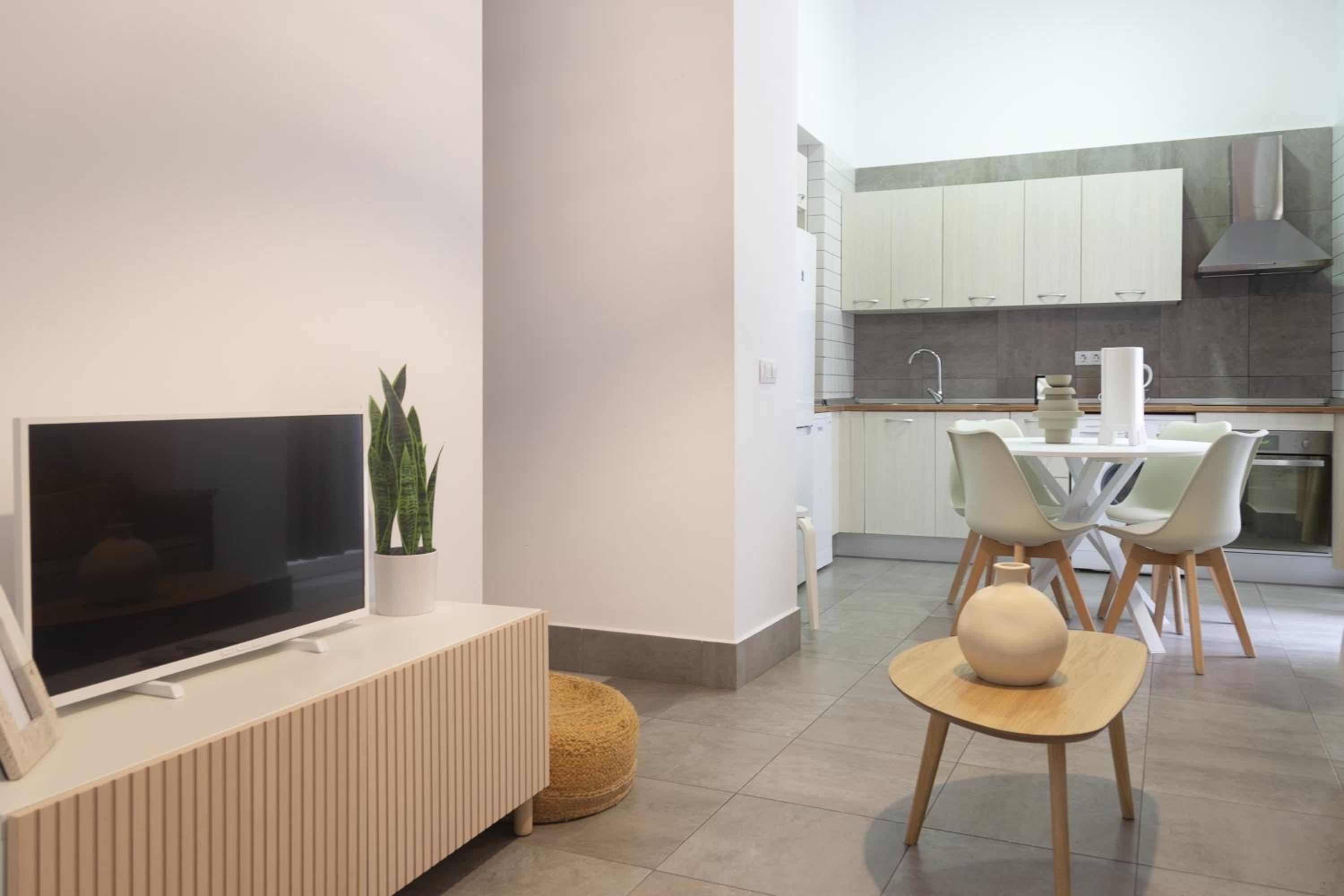 Apartment 4 photo 3