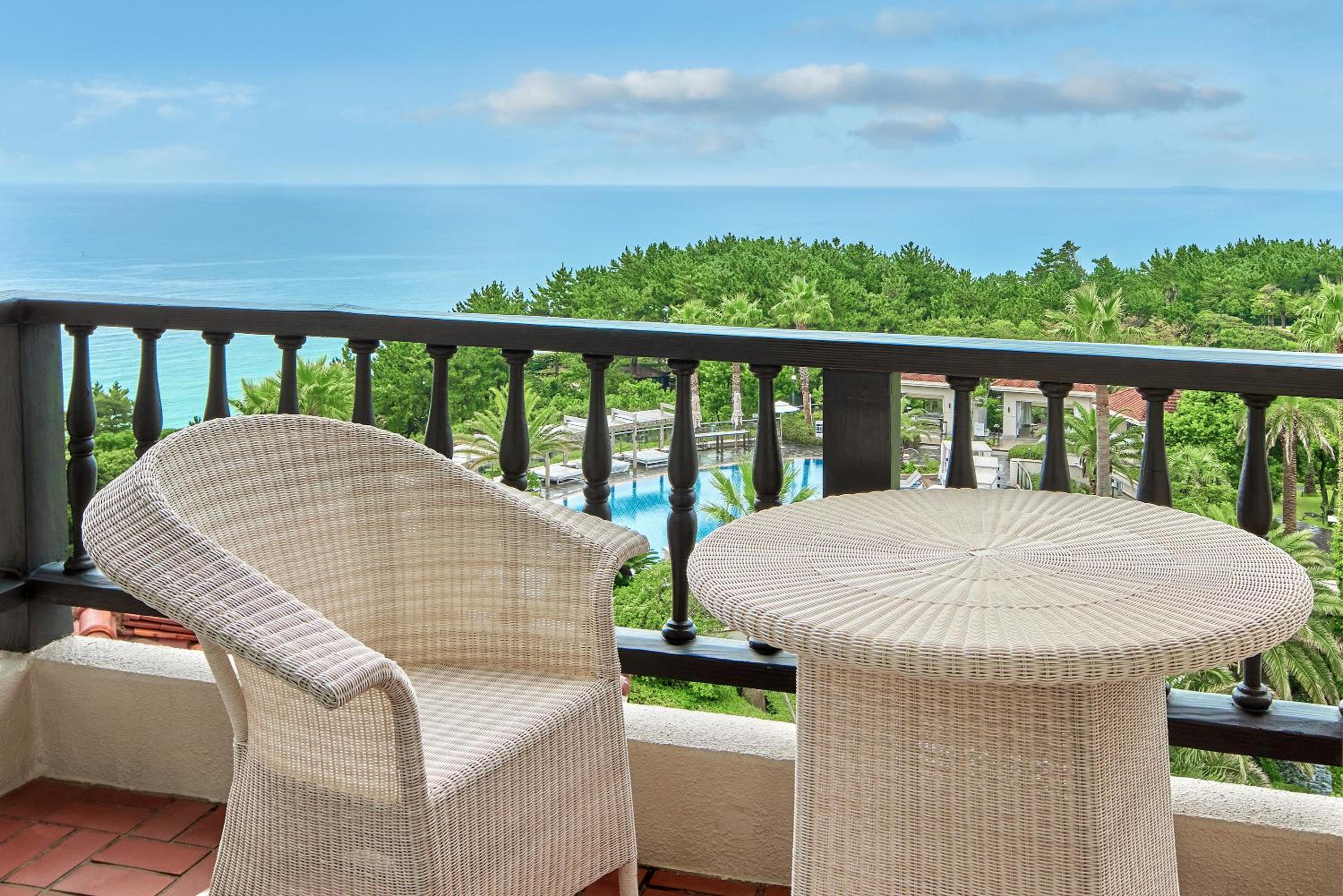 Deluxe Family Twin Room with Ocean View - Photo 2