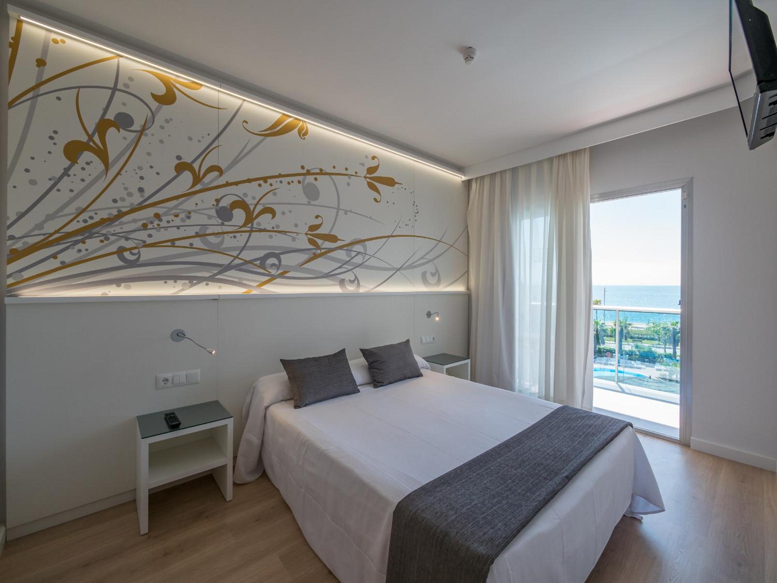 Habitación Familiar Confort con vista a la piscina (4 adultos)