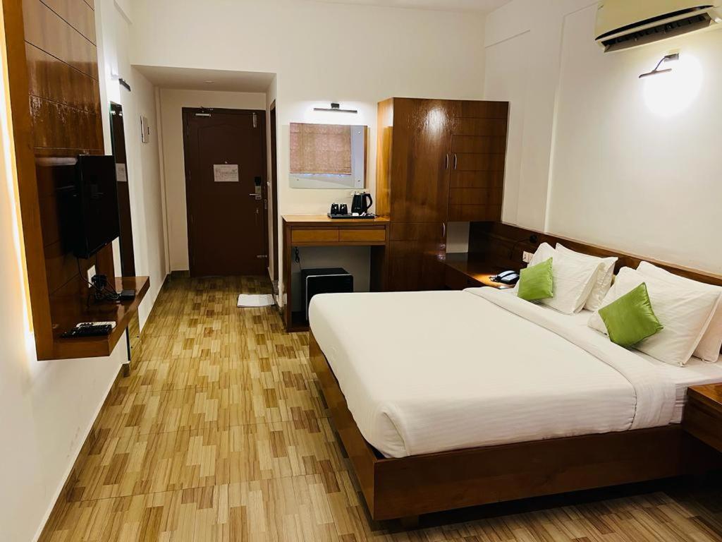 Deluxe King Room photo 1
