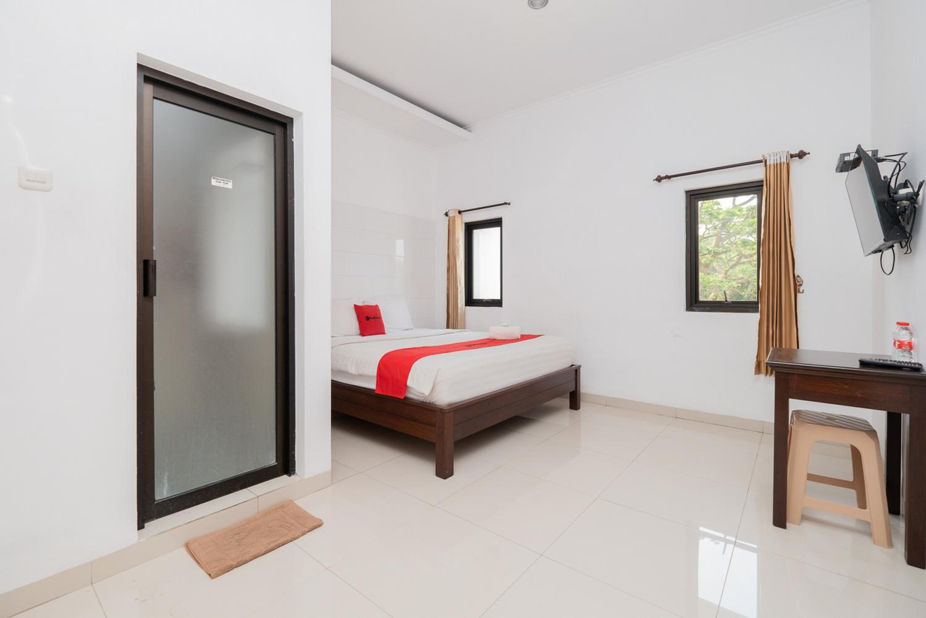 Double Room - Photo 8