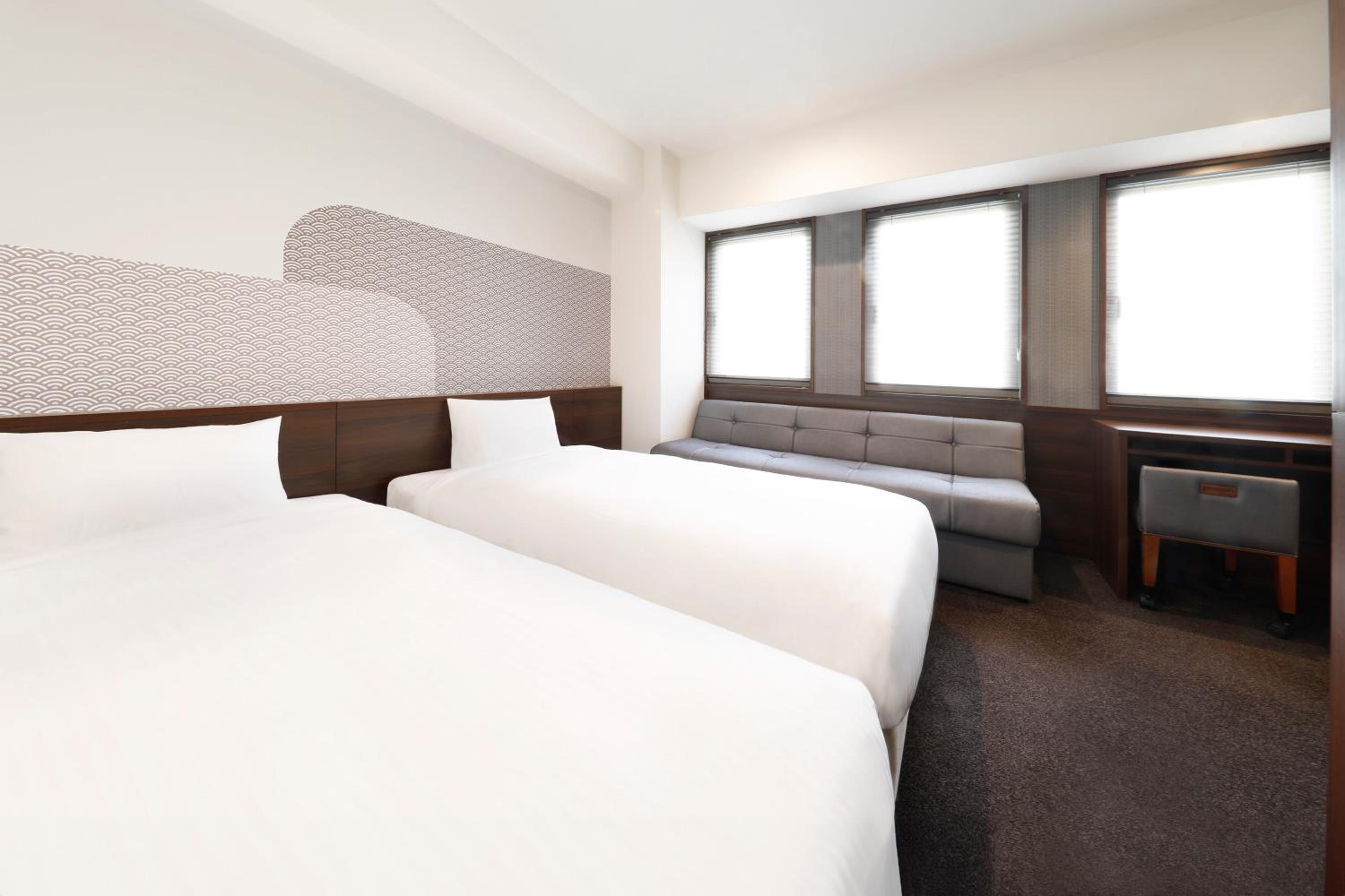 Deluxe Twin Room with Sofa Bed - Photo 1