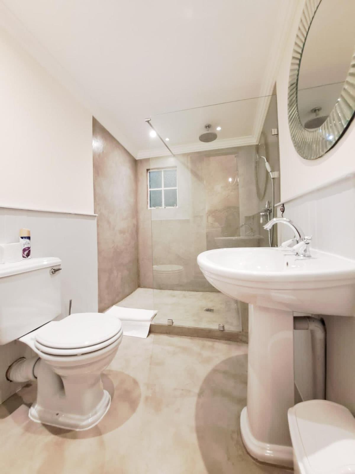 Deluxe King Room photo 2
